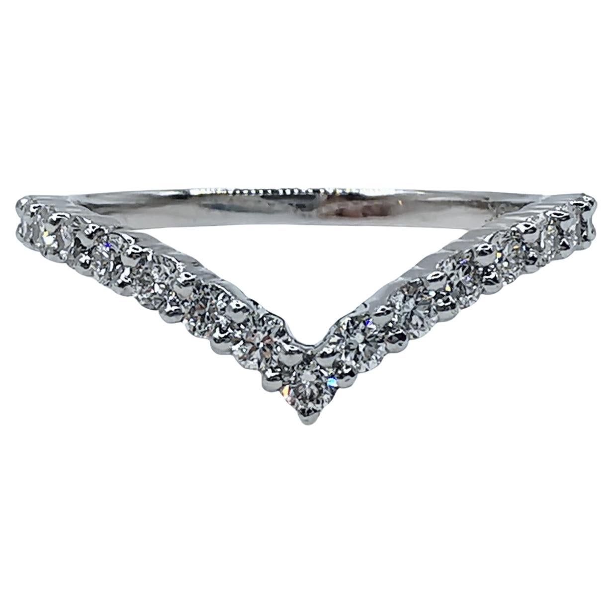 Or blanc 18K Diamond V Shape Wishbone Half Eternity Band Wedding Stacking Ring (bague de mariage empilable)