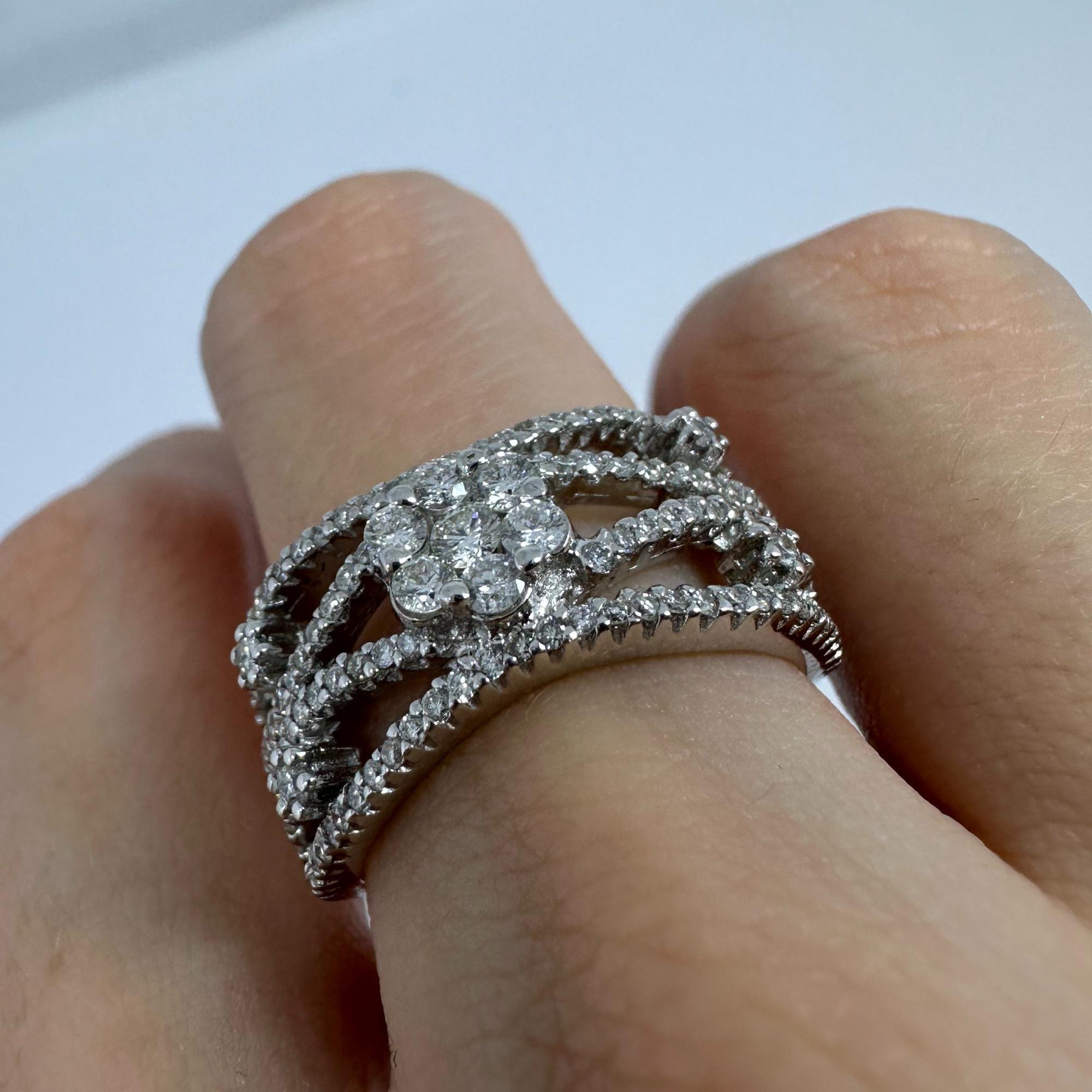 Anello a fascia larga con diamante in oro bianco 18 carati in vendita 7