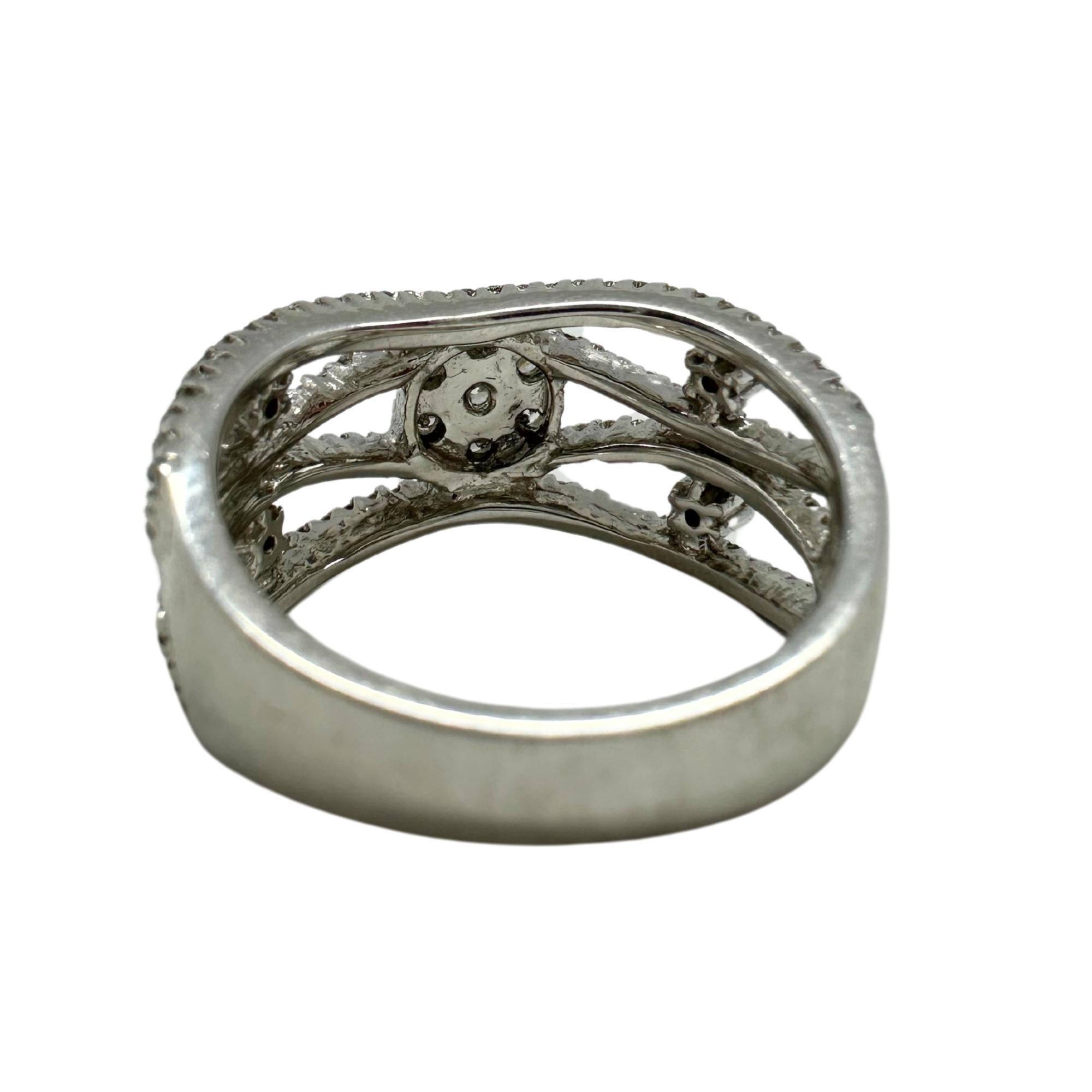 Anello a fascia larga con diamante in oro bianco 18 carati in vendita 4