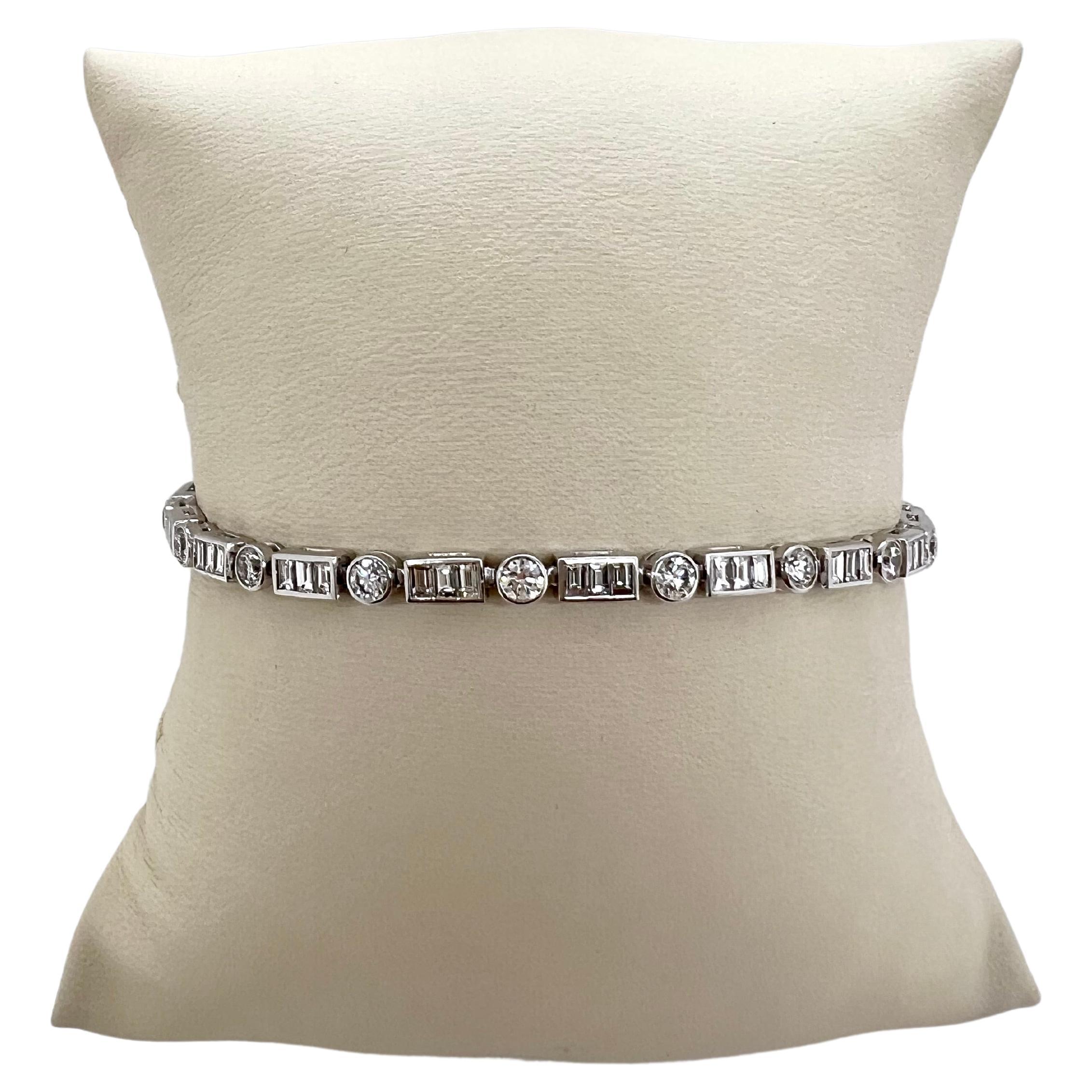 Women's or Men's 18k White Gold Diamond with Round Brilliant and Baguettes Tennis Bracelet