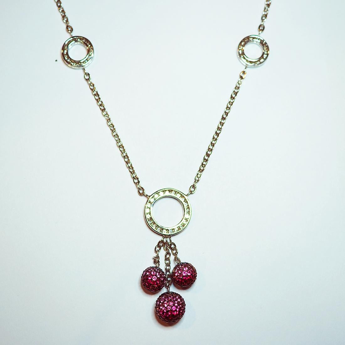 18 Karat Weißgold Diamant-Kugel-Halskette mit Rubin und rosa Saphir (Moderne) im Angebot