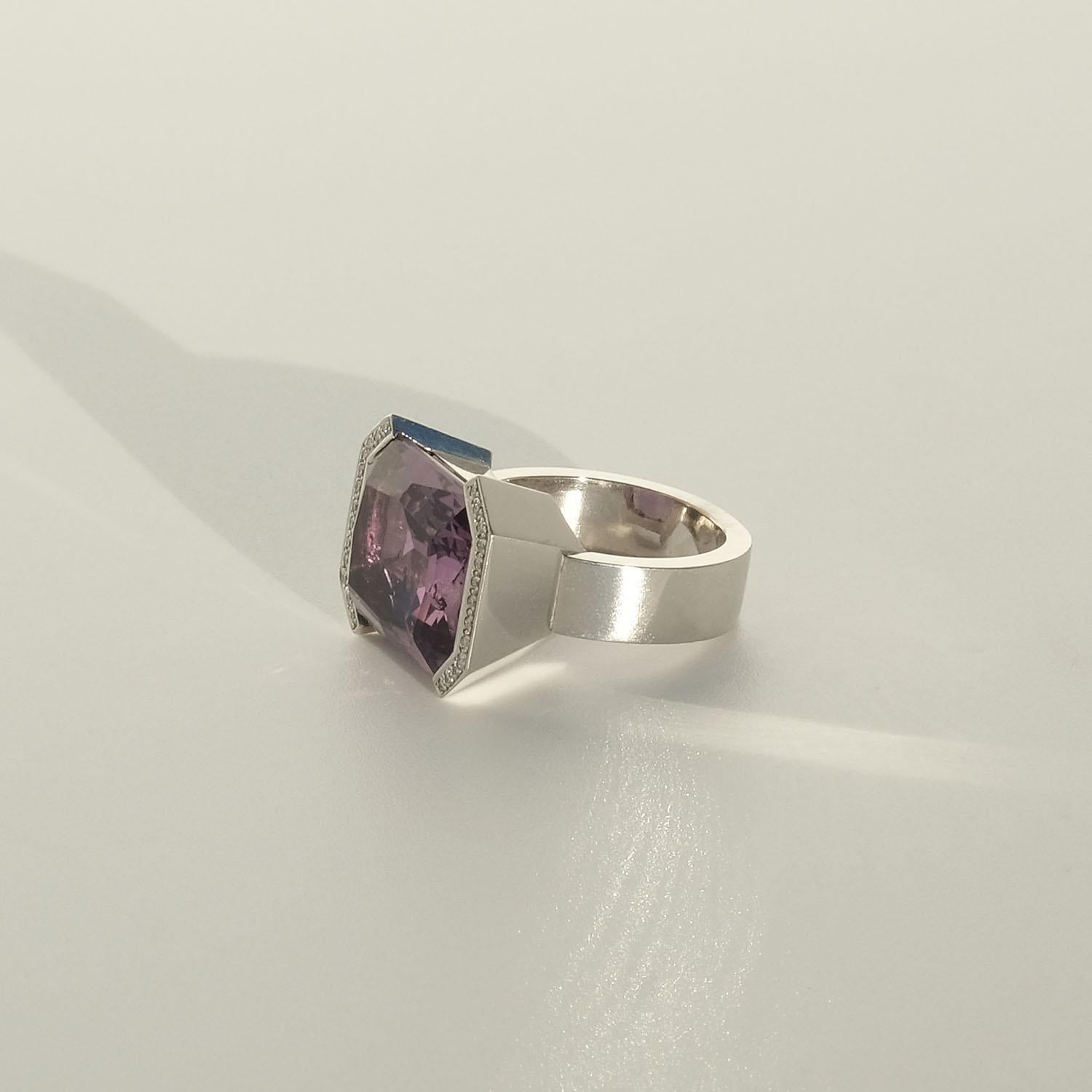 18k White Gold, Diamonds and Amethyst Ring by Swedish Lotta Torstensson In Good Condition For Sale In Stockholm, SE