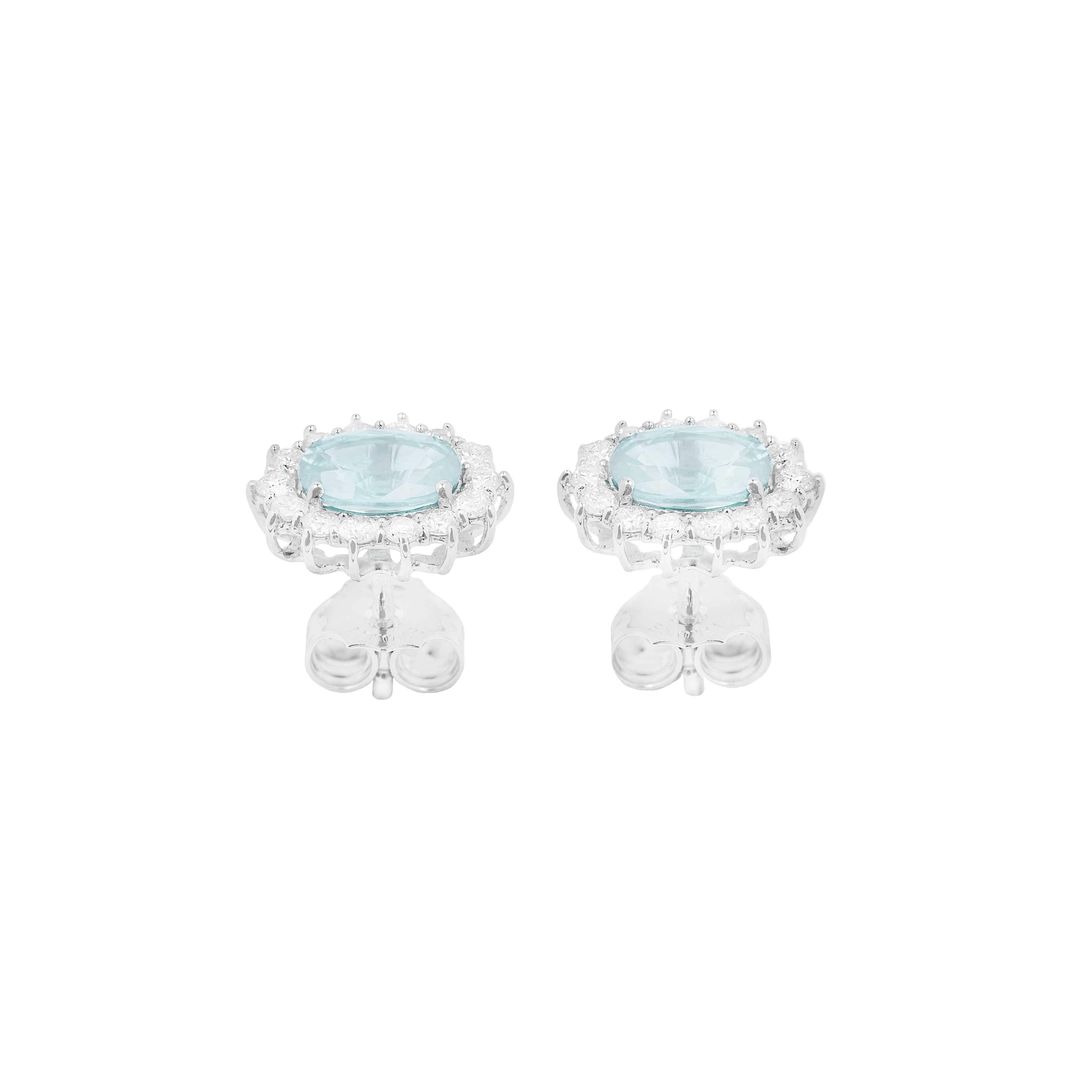 Contemporary 18k White Gold, Diamonds and Aquamarines Stud Earrings For Sale