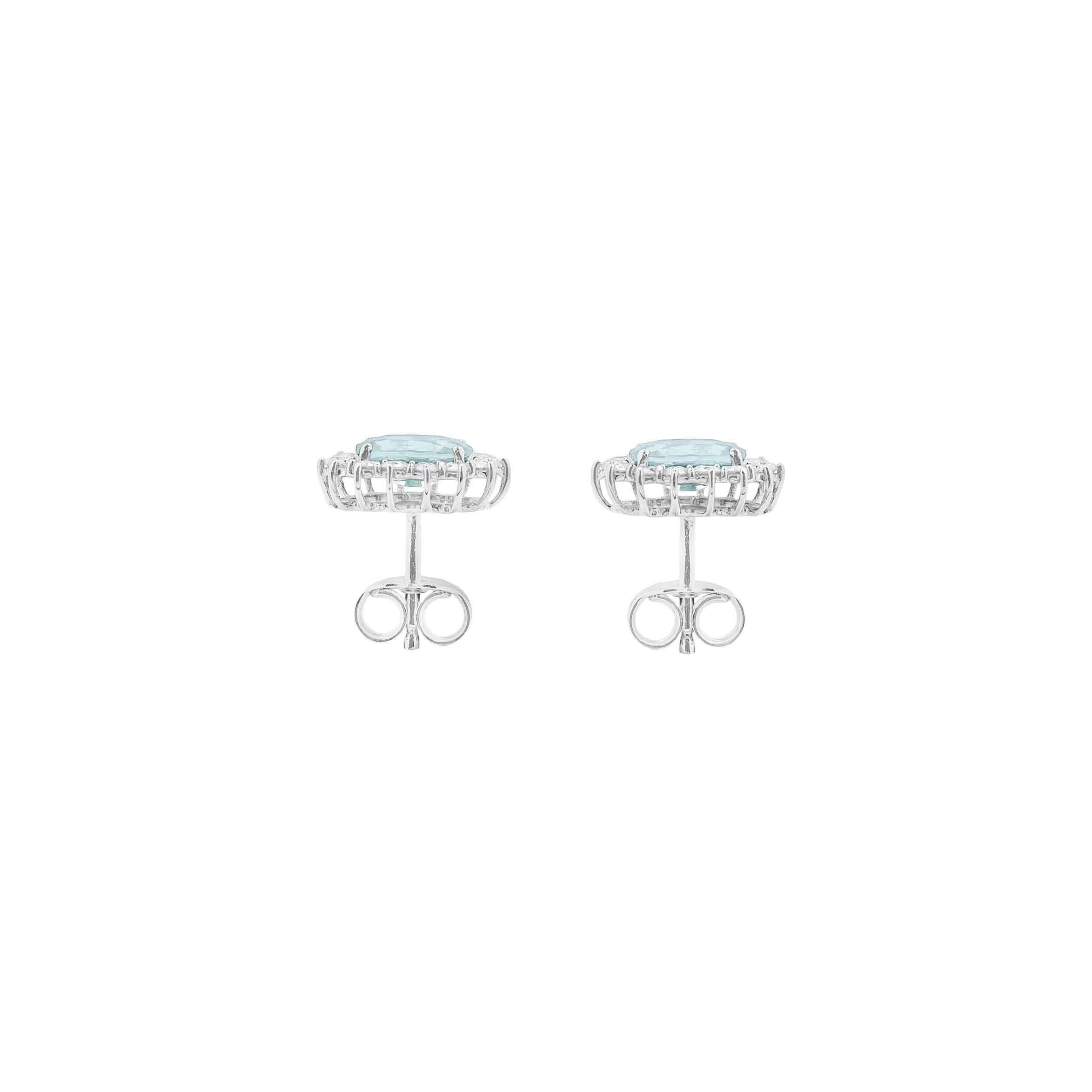 Oval Cut 18k White Gold, Diamonds and Aquamarines Stud Earrings For Sale