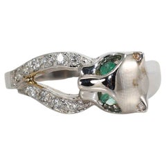 18K White Gold Diamonds and Emerald Cat Ring