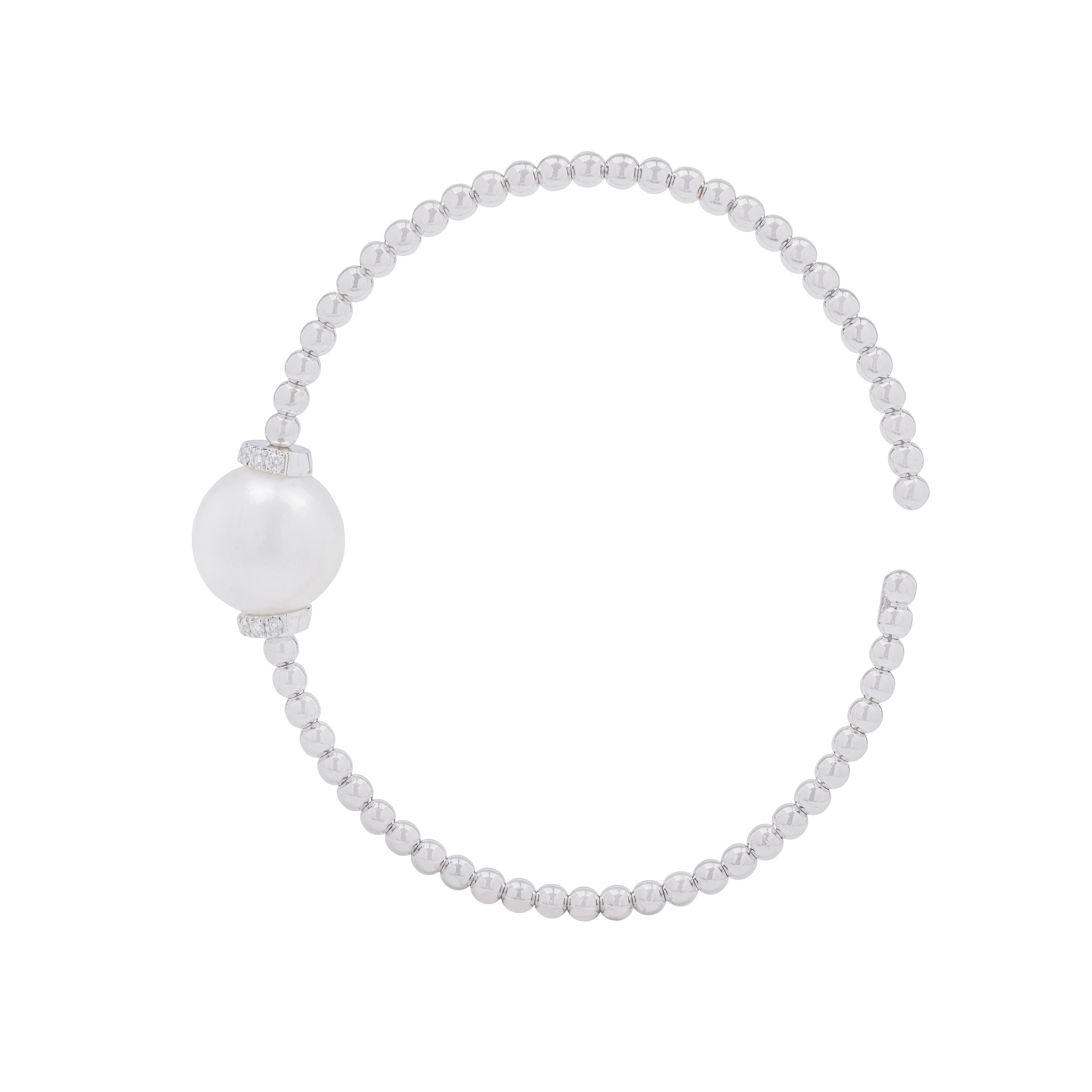 This bracelet is made in Italy by Coscia.
The frame is 18k white gold and it features a pearl at the centre with a ring of white diamonds at both sides of it. The bracelet consists of 58 18k white gold spheres.

Diamonds total content is 0.2ct
18k