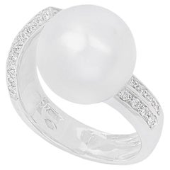 18k White Gold, Diamonds and Pearl Ring