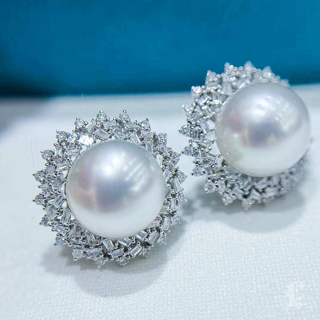 【Crown Radiance】Regal Halo Aurora South Sea Pearl Diamond Stud Earrings In New Condition For Sale In New York, NY