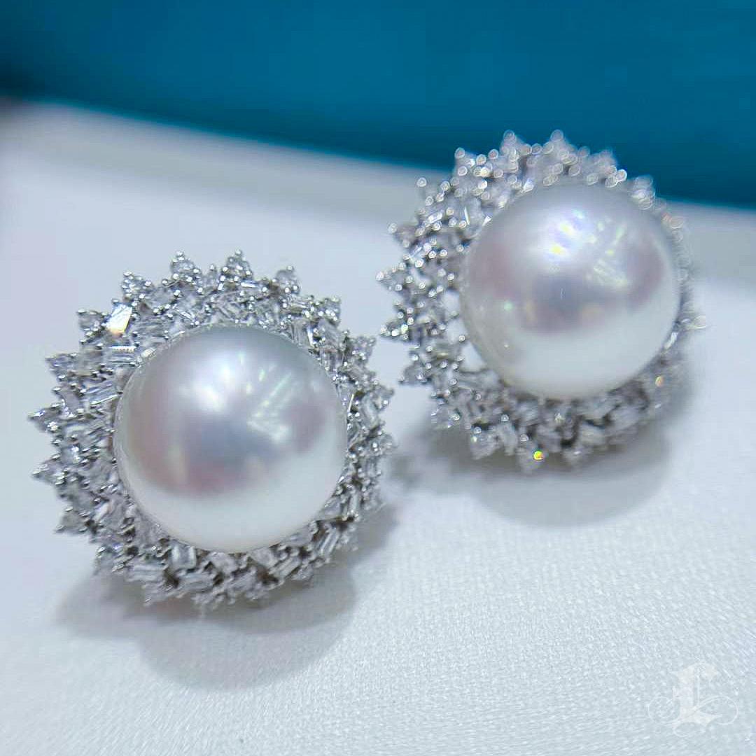 【Crown Radiance】Regal Halo Aurora South Sea Pearl Diamond Stud Earrings For Sale 1