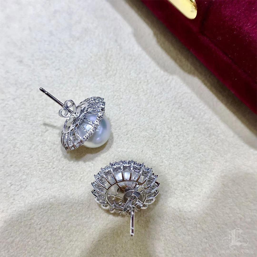 【Crown Radiance】Regal Halo Aurora South Sea Pearl Diamond Stud Earrings For Sale 3