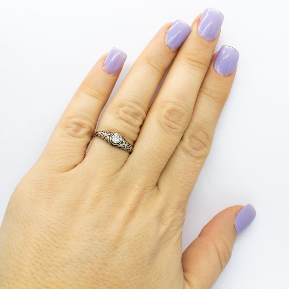 18 Karat White Gold Diamonds Engagement Ring For Sale 1