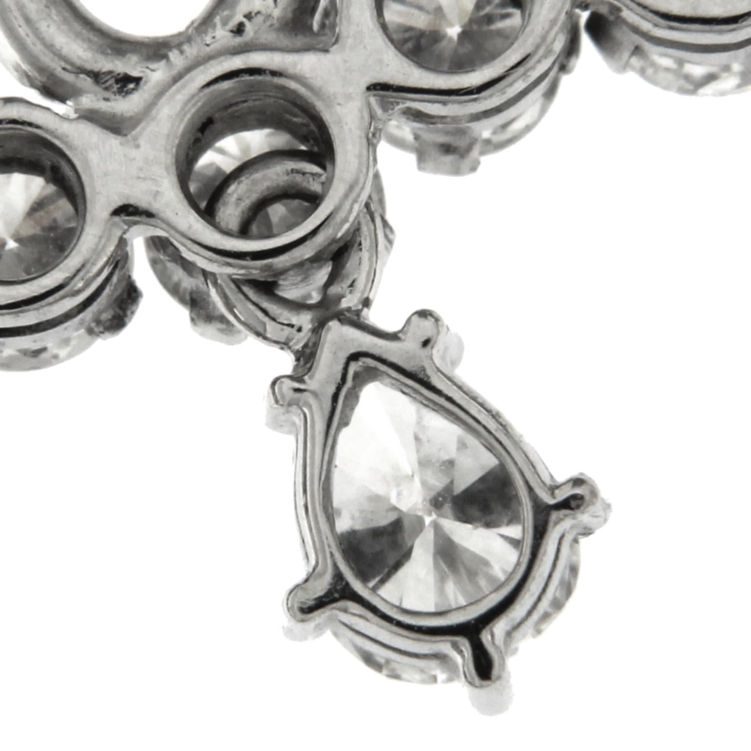 Taille brillant Pendentif en or blanc 18 carats en forme de cœur en vente