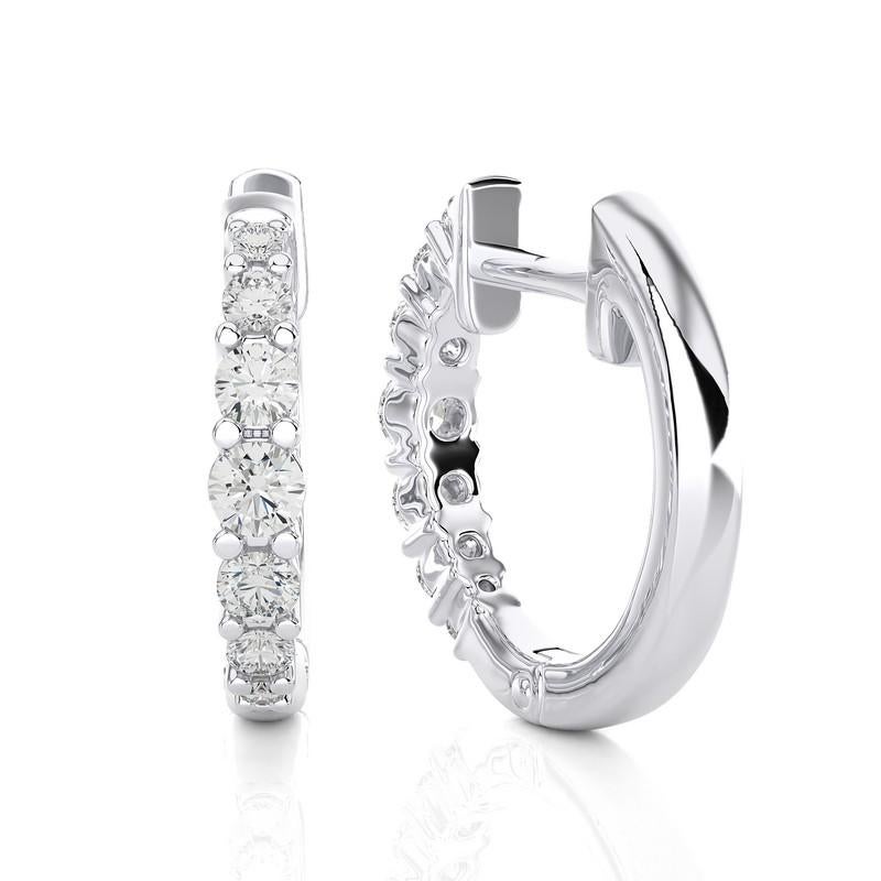 Erhöhen Sie Ihren Stil mit dem 18K White Gold Diamonds Huggie Earring, der mit 0,35 CTW an schillernden Diamanten in einer Zackenfassung bezaubert. Dieser mit viel Liebe zum Detail gefertigte Ohrring im Huggie-Stil bietet eine bequeme Passform und