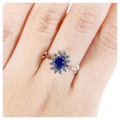 Anillo Diana de oro blanco de 18 quilates con 1,1 quilates totales de diamantes y zafiro, certificado IGN