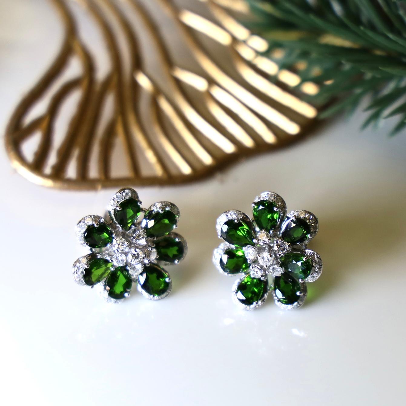 Modern 18K White Gold Diopside Stud Earrings with Diamonds For Sale