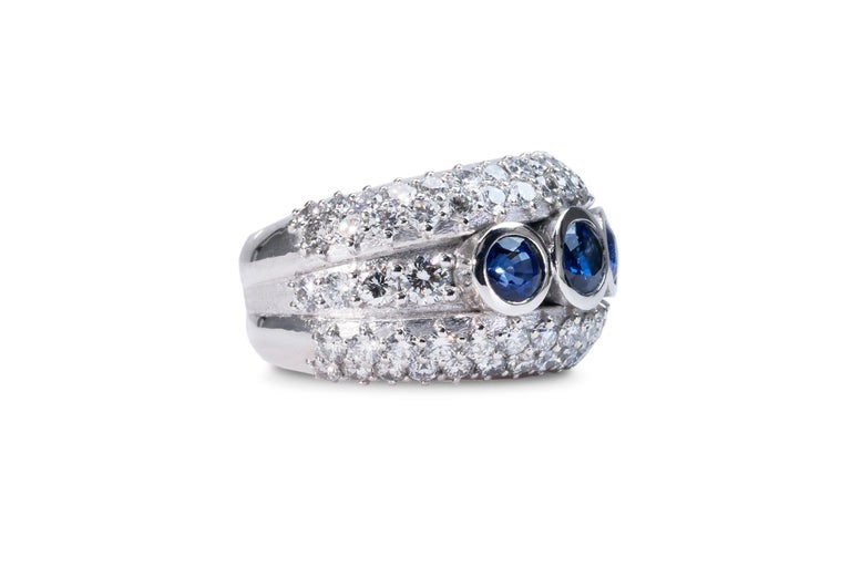 Oval Cut 18K White gold Dome Ring with 4.70 ct Natural Sapphires and Diamonds - IGI Cert