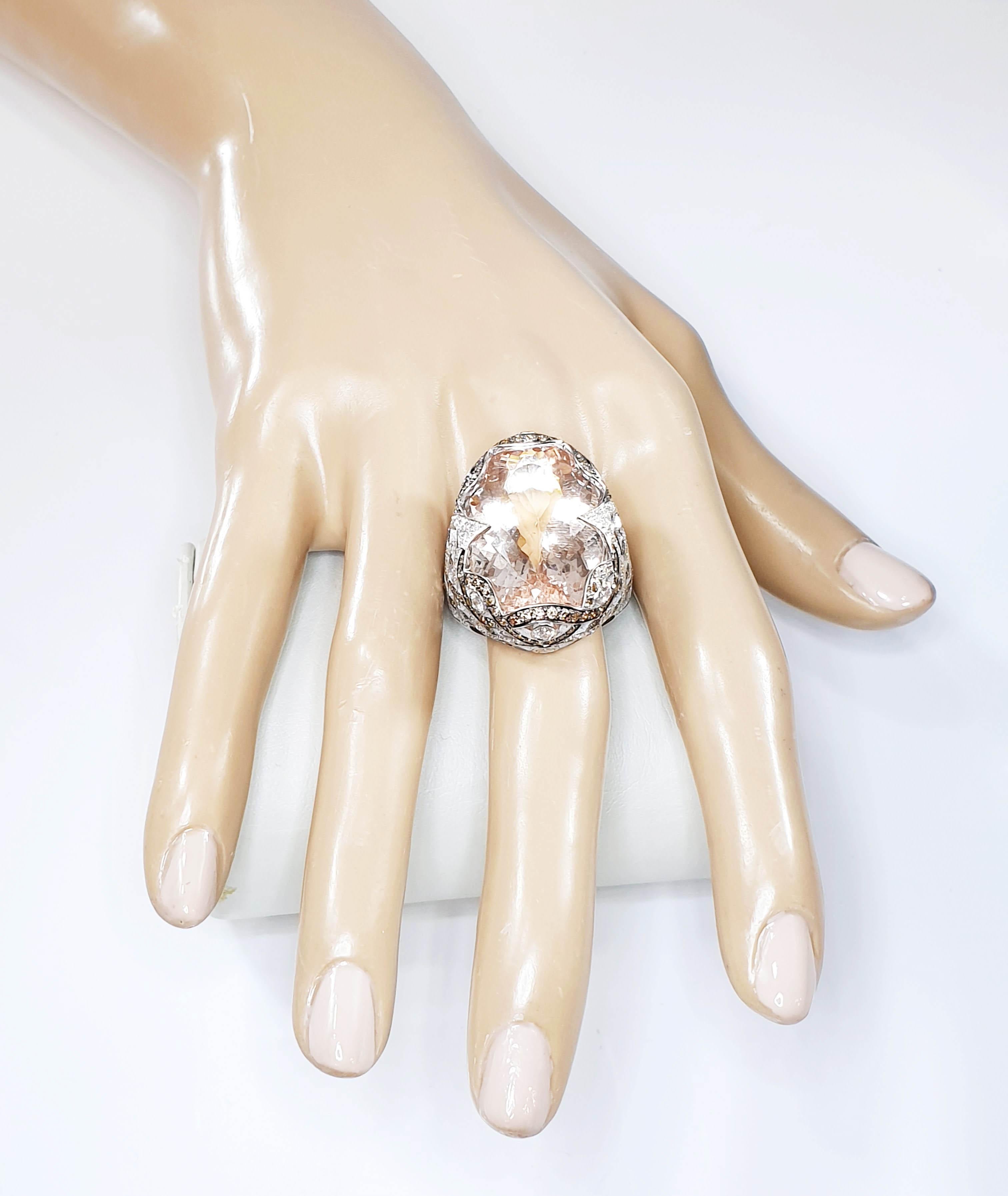Contemporary 18k White Gold Dome Ring with Central Morganite and White and Brown Diamonds For Sale