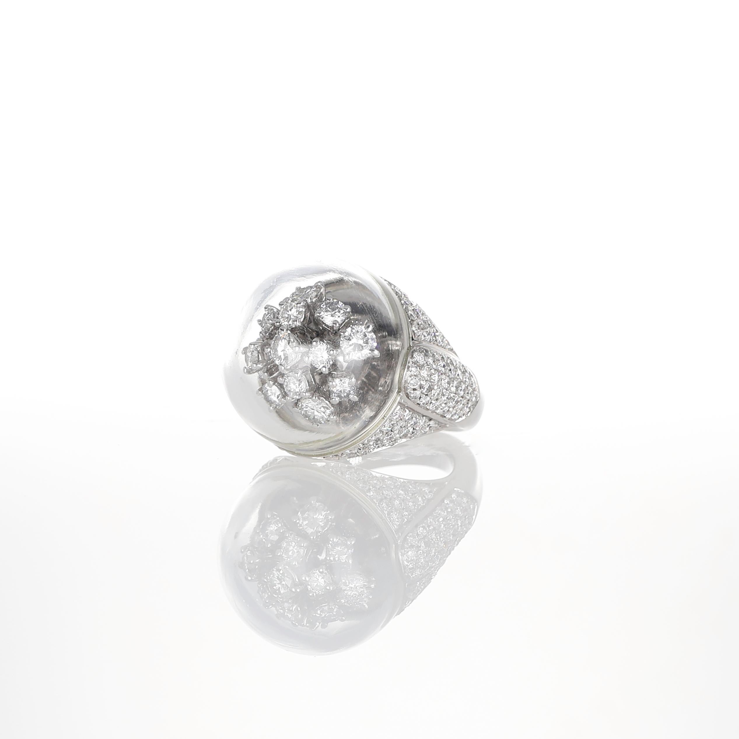 Anello a cupola in oro bianco 18 carati con fiore di cristallo e diamante In condizioni Nuovo in vendita a Bergamo, BG