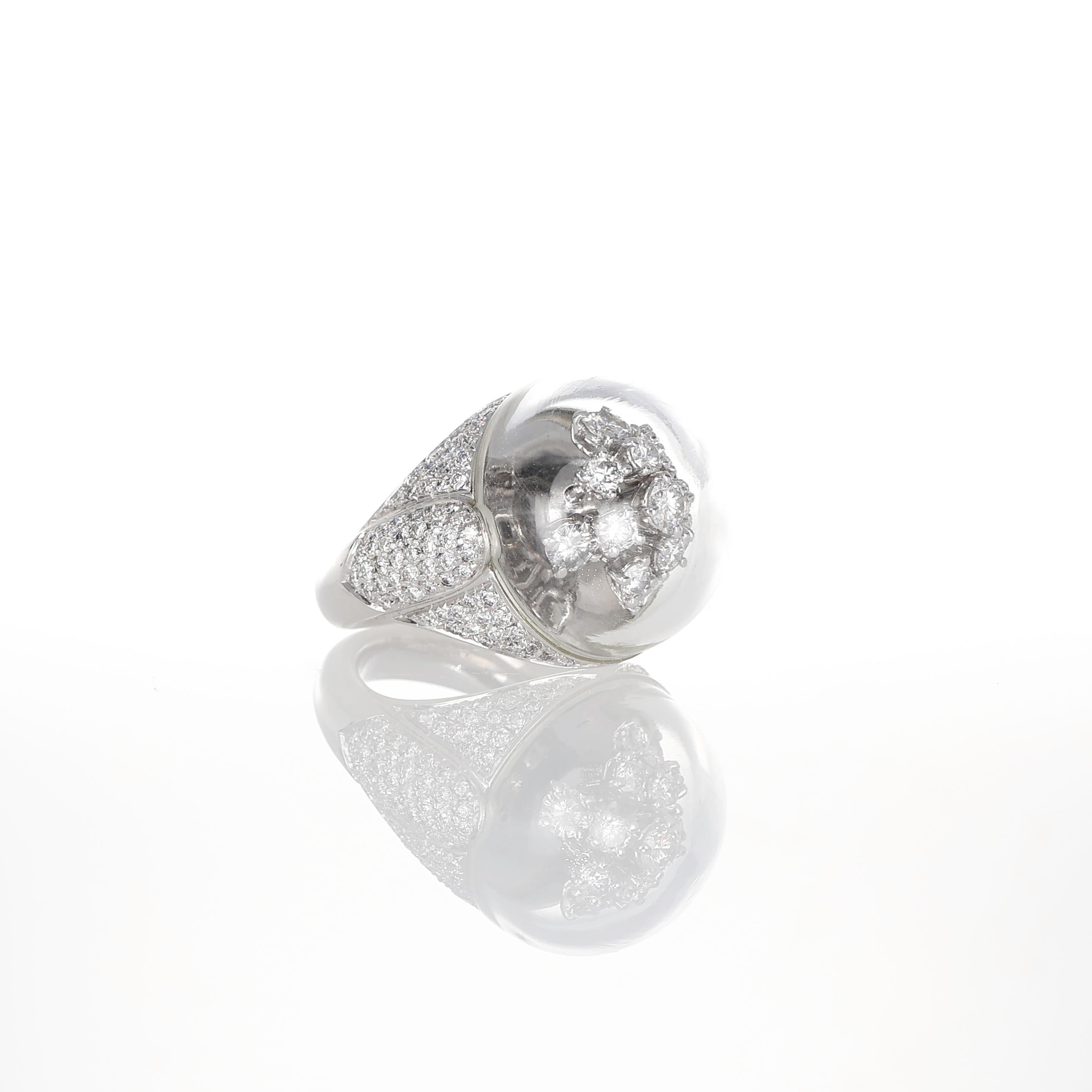 da uomo o donna Anello a cupola in oro bianco 18 carati con fiore di cristallo e diamante in vendita