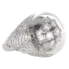 Anello a cupola in oro bianco 18 carati con fiore di cristallo e diamante