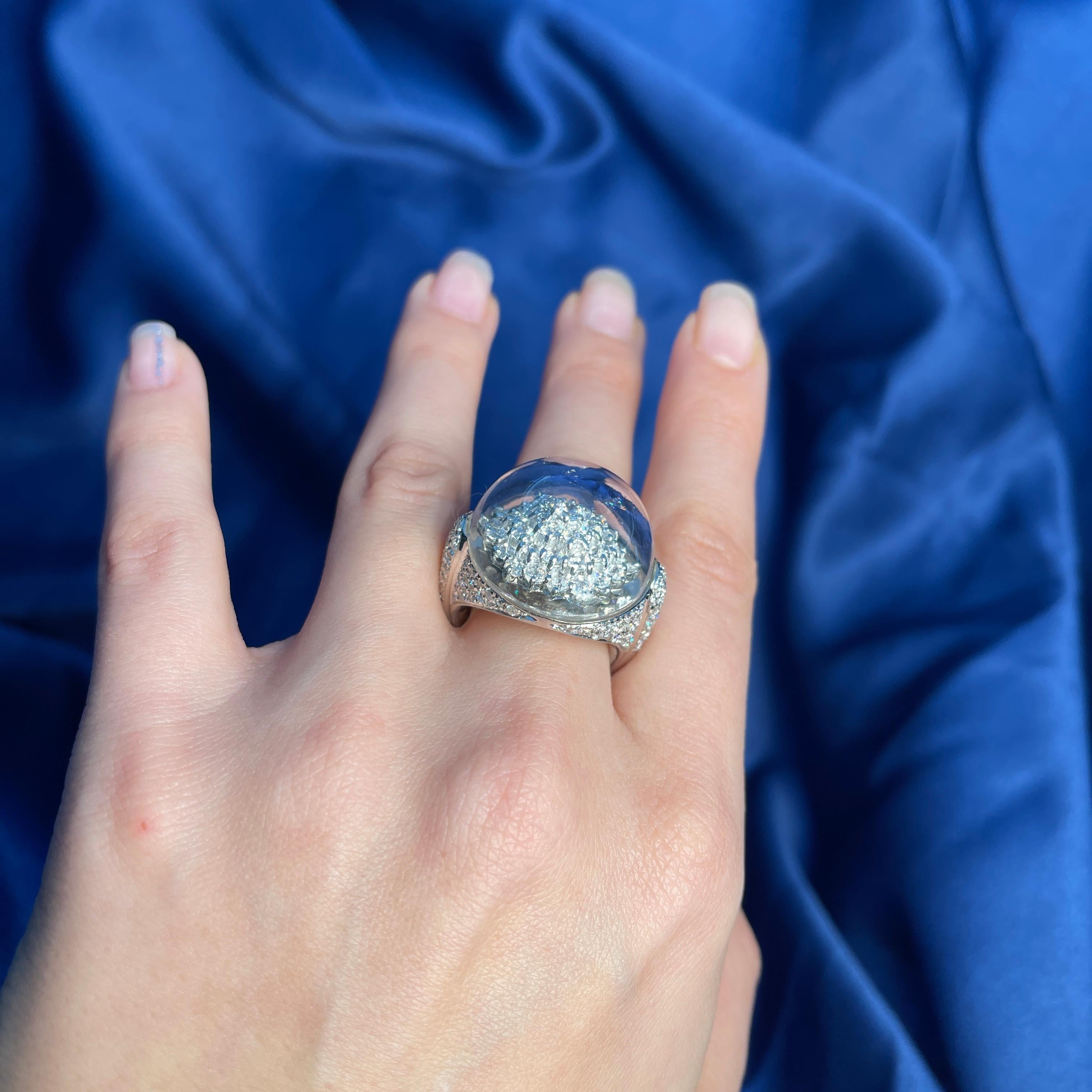 Bague Dome en or blanc 18K avec diamants pavés flocon de neige en vente 8