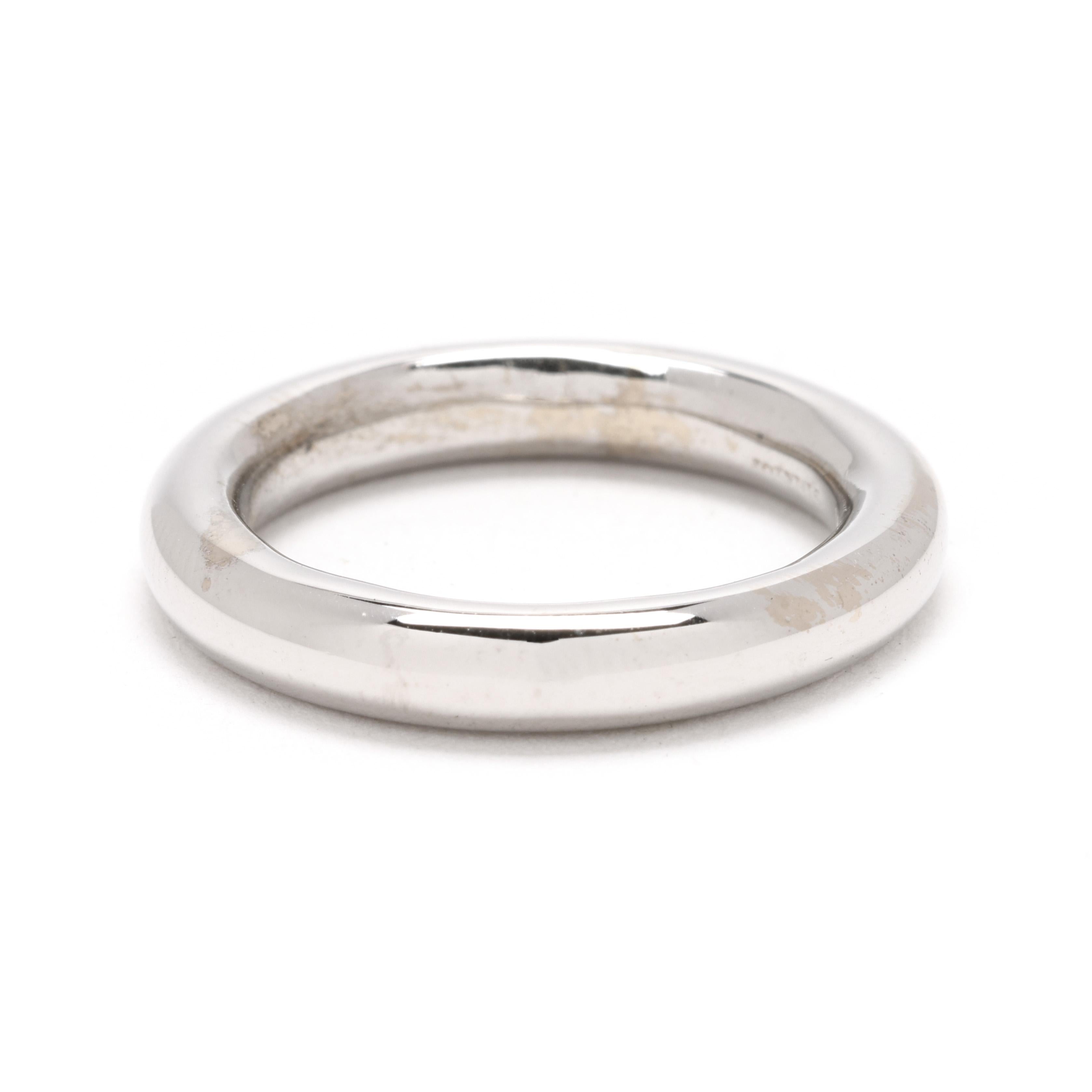 Erweitern Sie Ihre Schmucksammlung mit diesem schicken Donut-Ring aus 18 Karat Weißgold, der sich mühelos stapeln oder einzeln tragen lässt. Dieser Ring in Größe 5,5 hat eine schlanke und glatte Donut