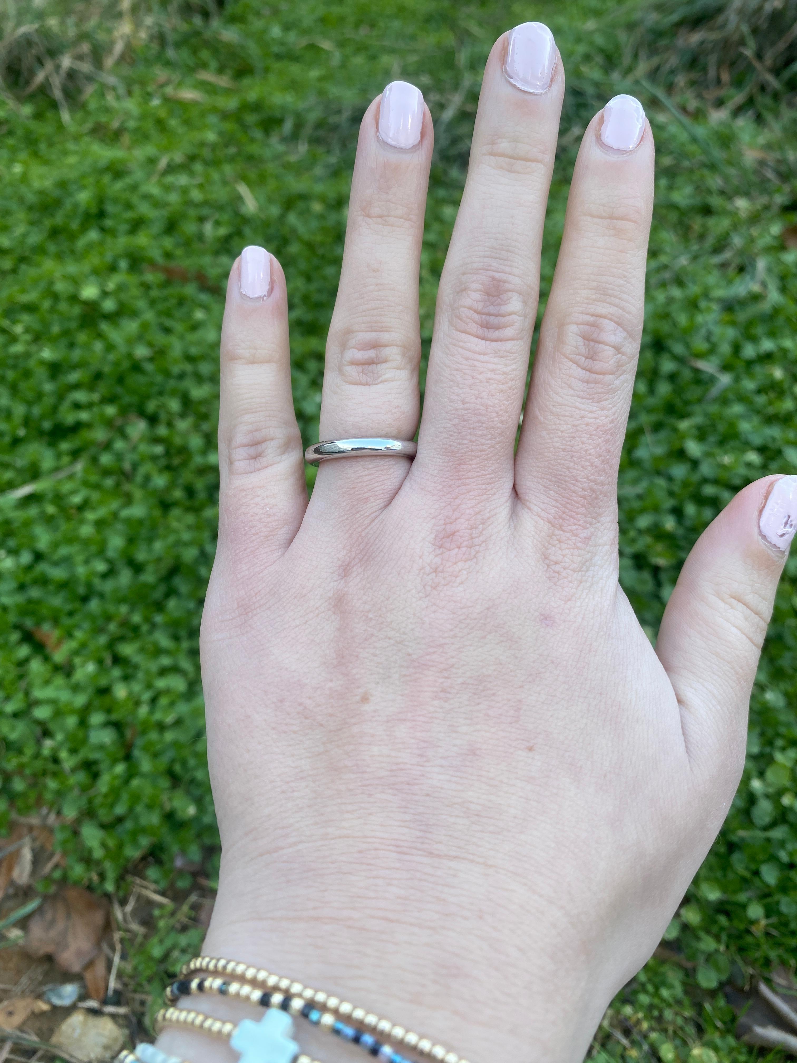 18 Karat Weißgold Donut-Ring, Ring Größe 5,5, stapelbar im Angebot 1