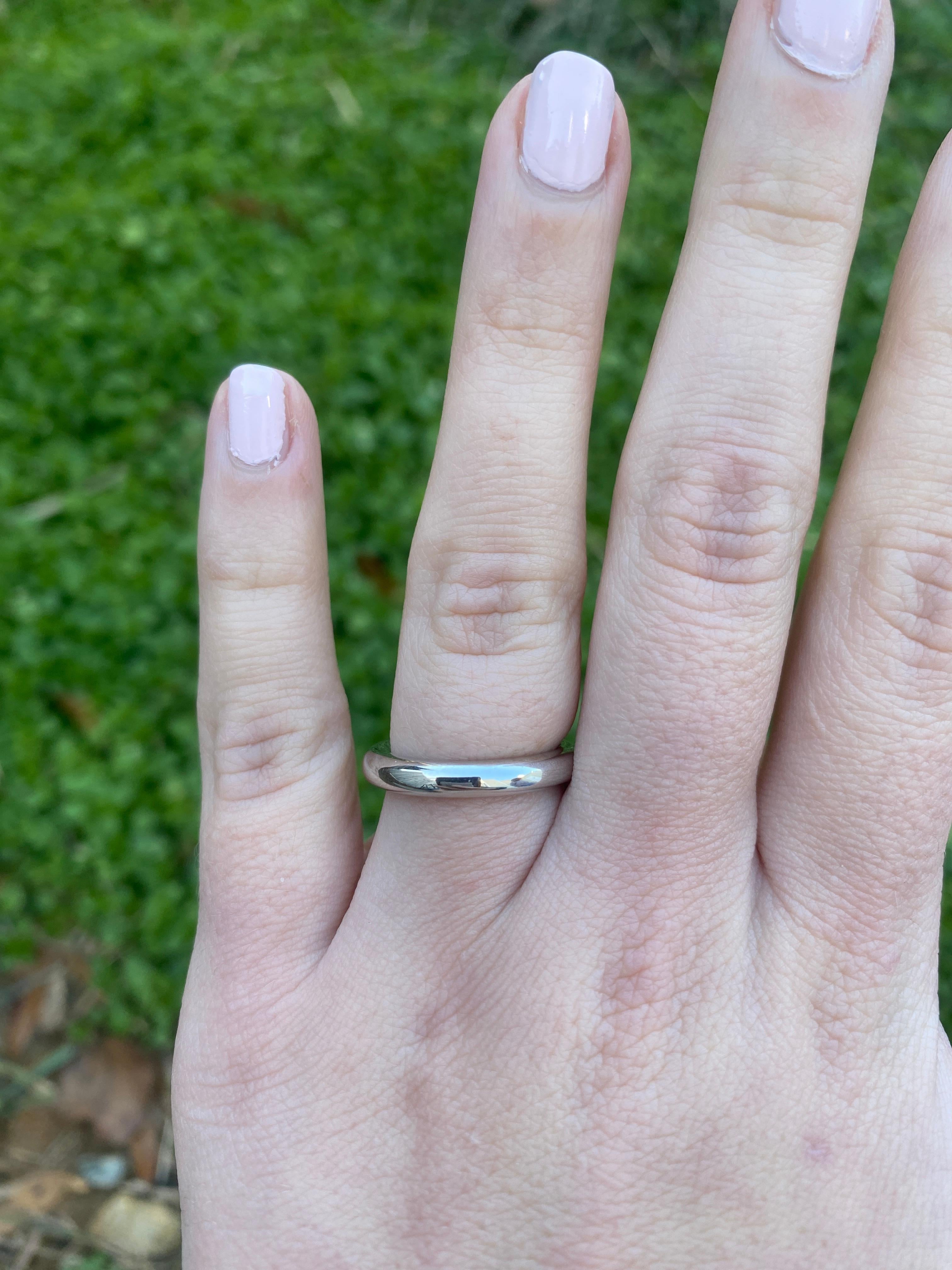 18 Karat Weißgold Donut-Ring, Ring Größe 5,5, stapelbar im Angebot 2