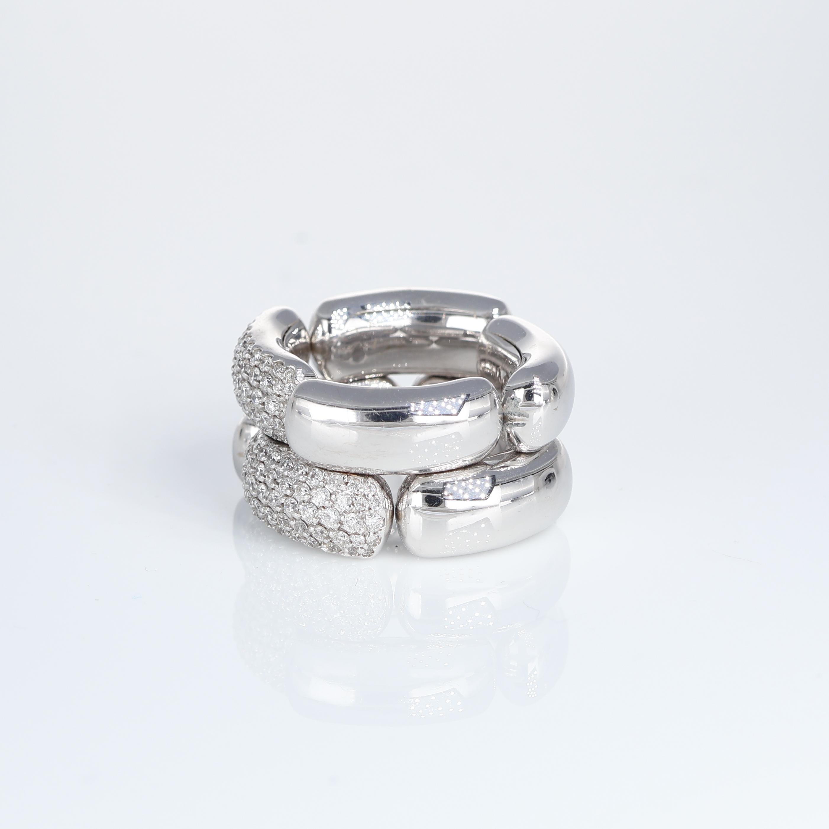 Brilliant Cut 18k White Gold Double Chain Ring with Pavé White Diamonds 0.74 carats For Sale