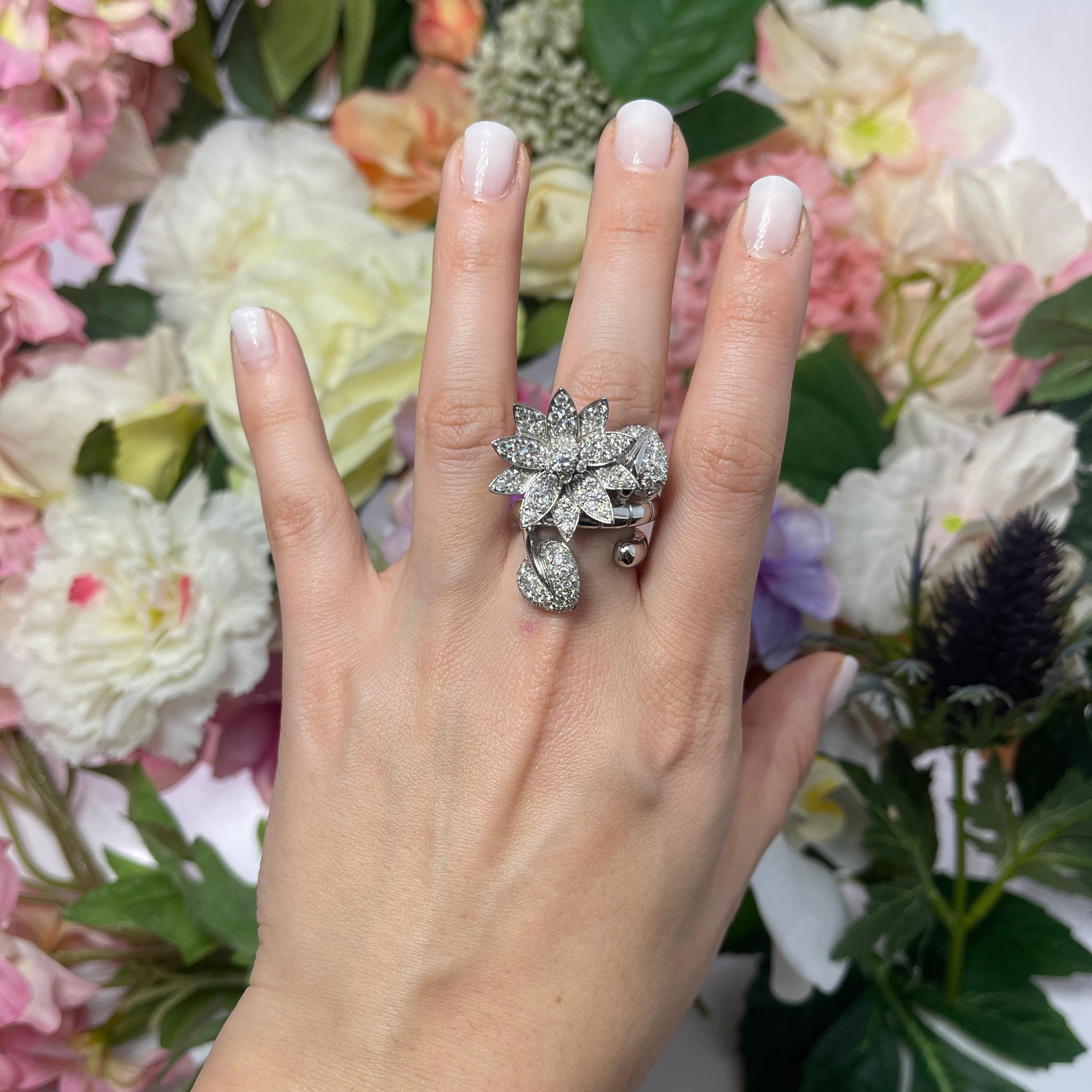 18K White Gold Double-Finger Ring with Diamond Pavé Flower and Leaves For Sale 8