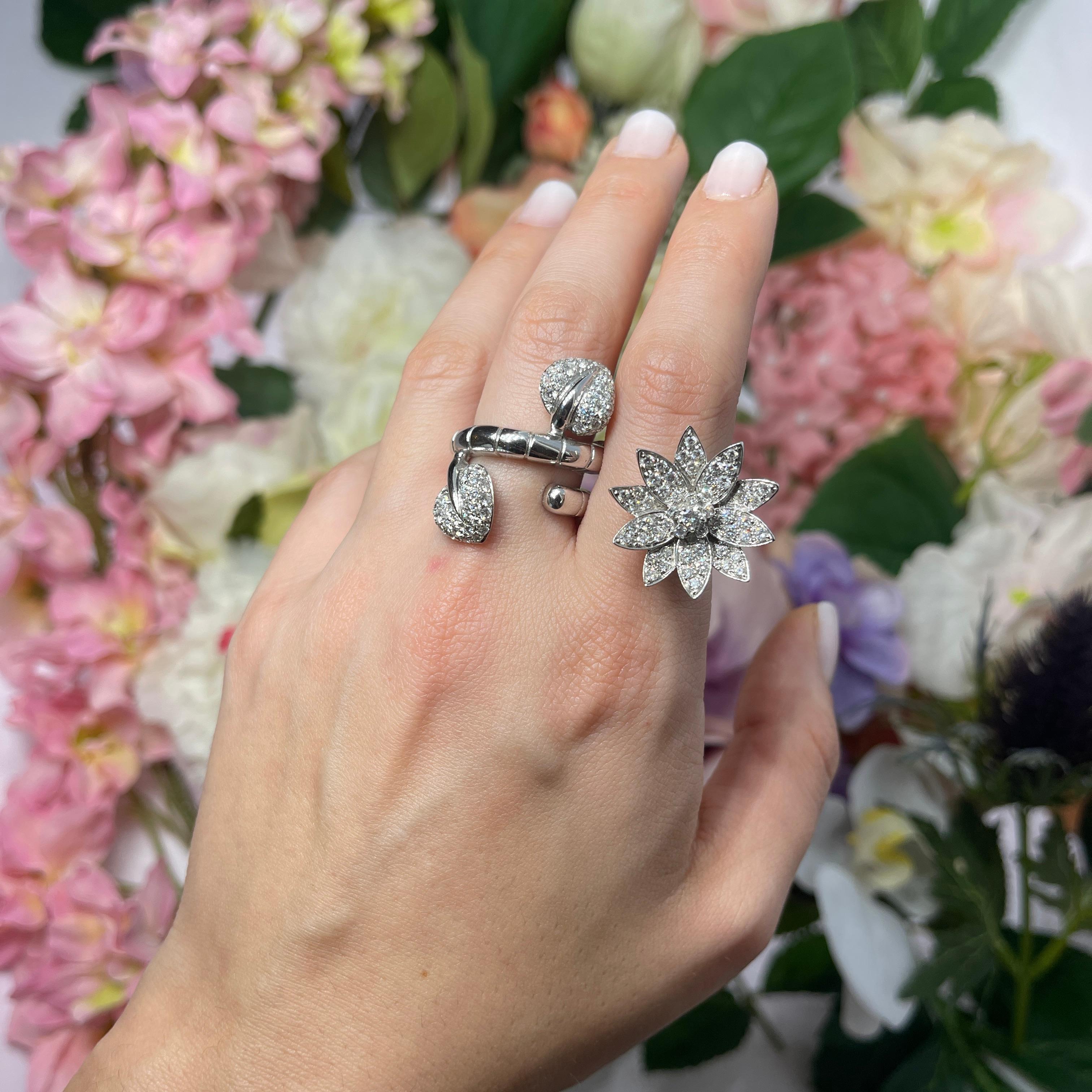 18K White Gold Double-Finger Ring with Diamond Pavé Flower and Leaves For Sale 12