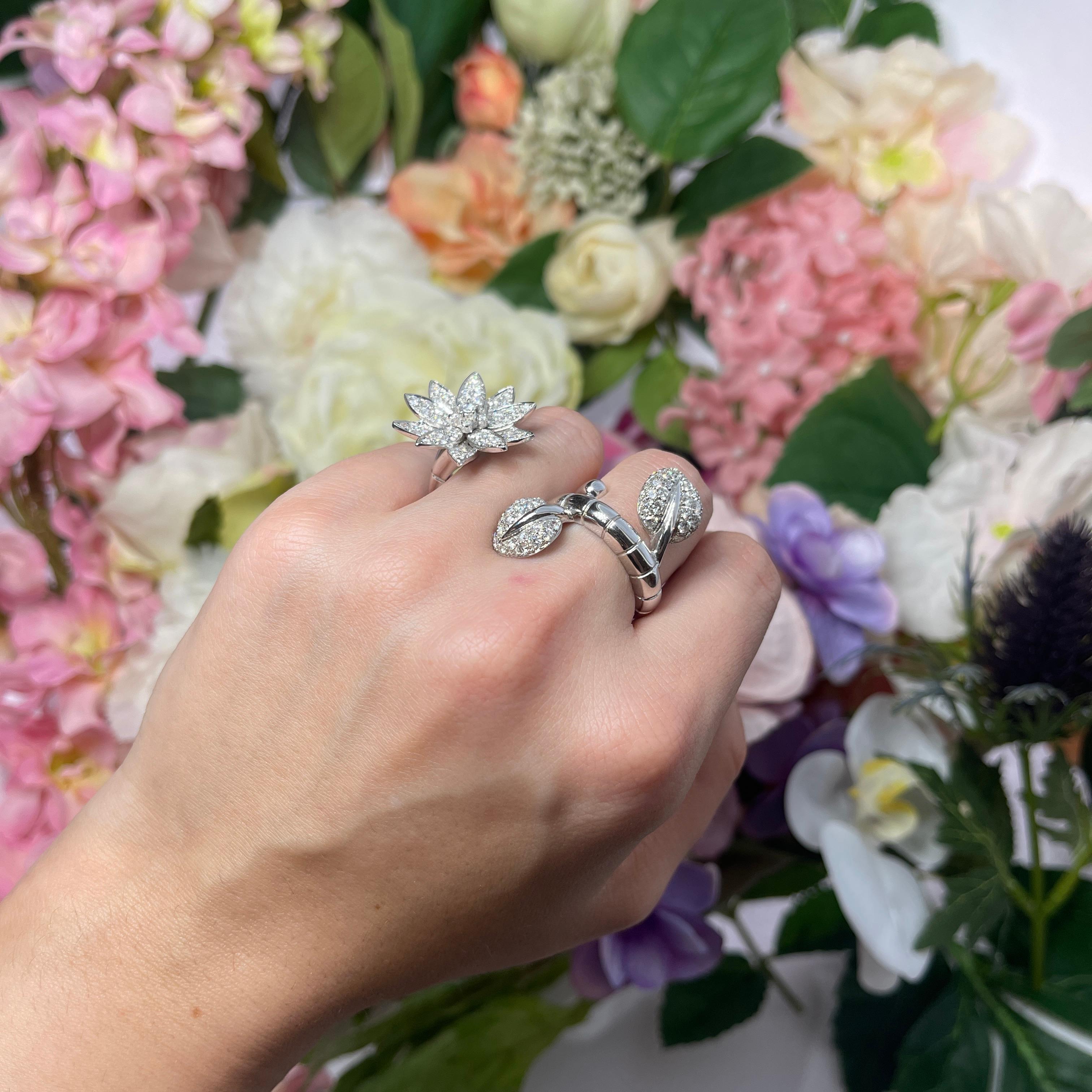 18K White Gold Double-Finger Ring with Diamond Pavé Flower and Leaves For Sale 14