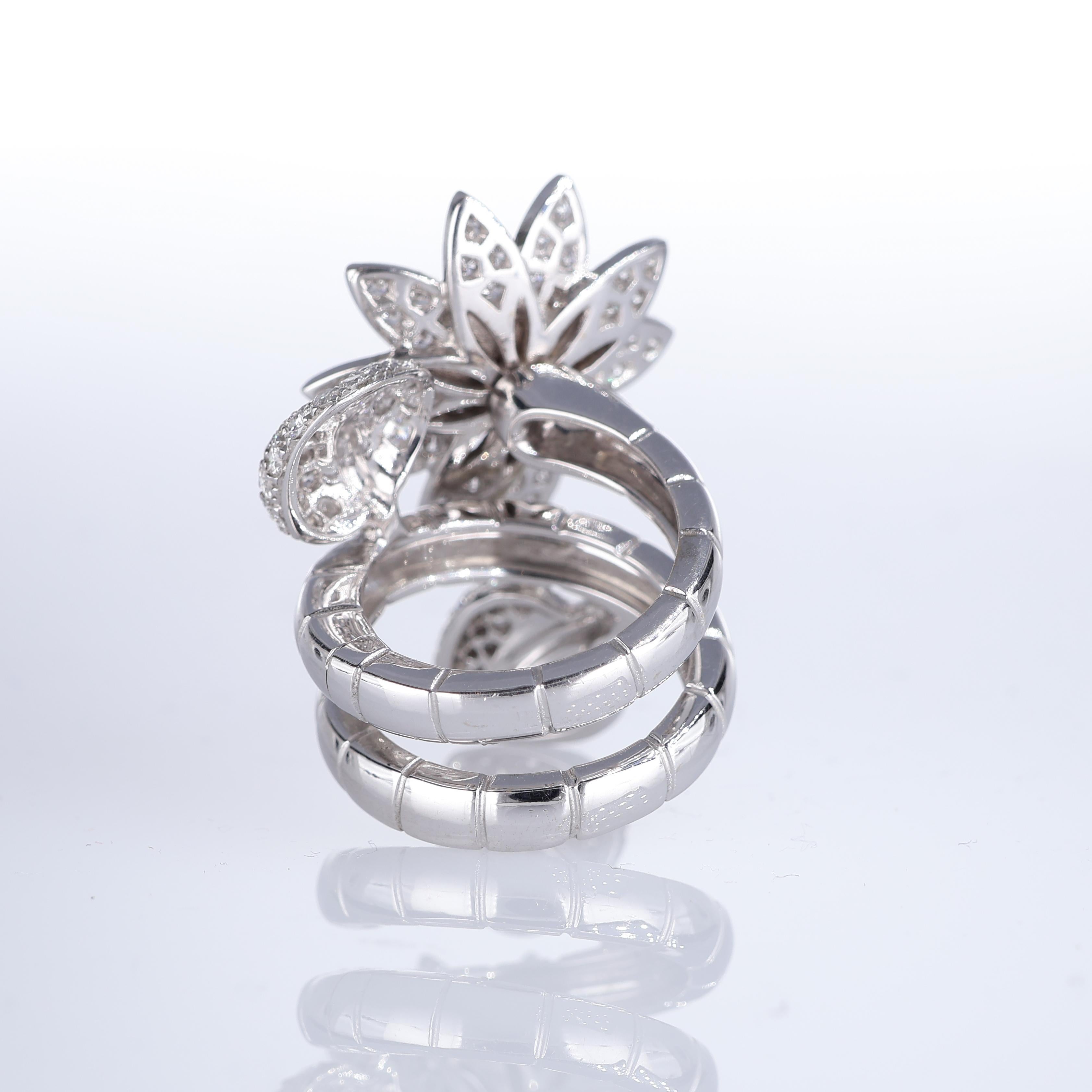 Women's or Men's 18K White Gold Double-Finger Ring with Diamond Pavé Flower and Leaves For Sale