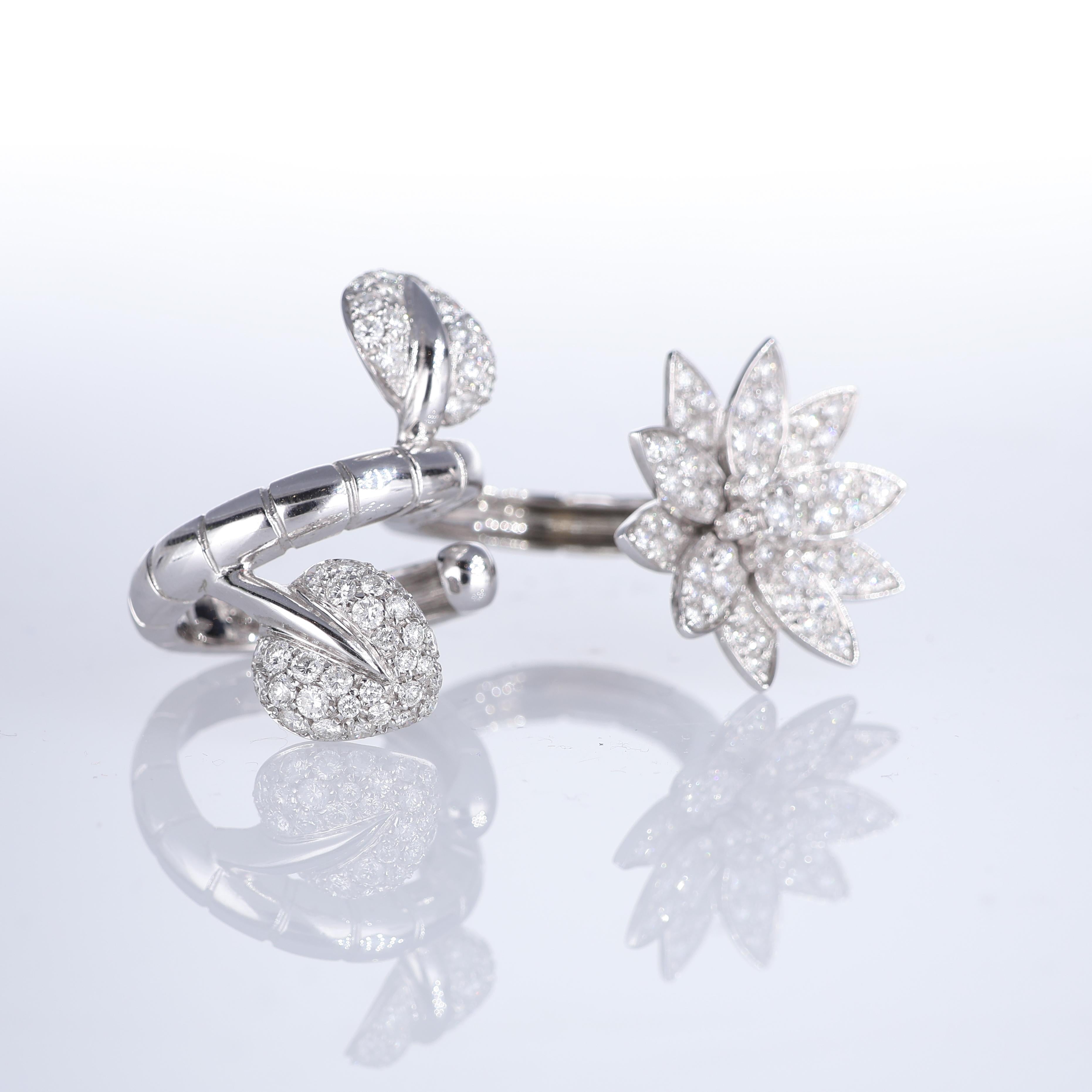 18K White Gold Double-Finger Ring with Diamond Pavé Flower and Leaves For Sale 1
