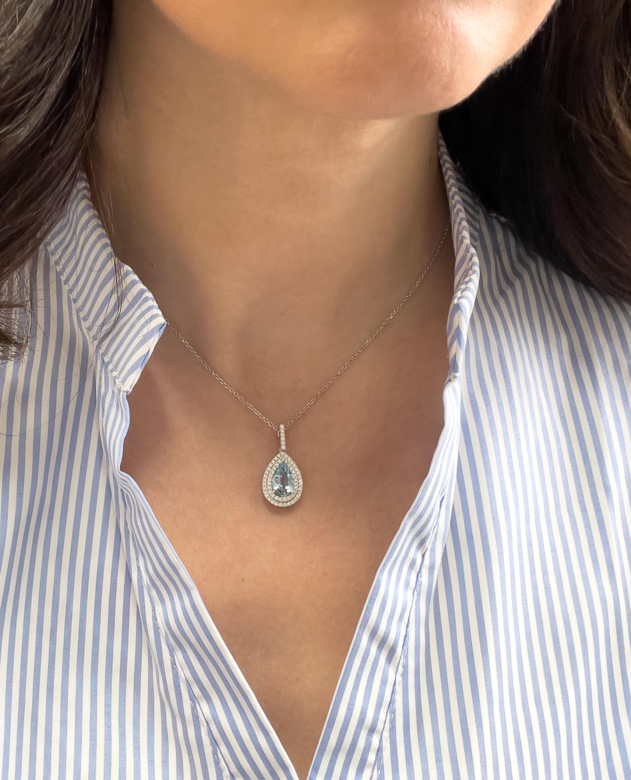 18K White Gold Double Halo Aquamarine and Diamond Necklace In New Condition For Sale In Old Tappan, NJ