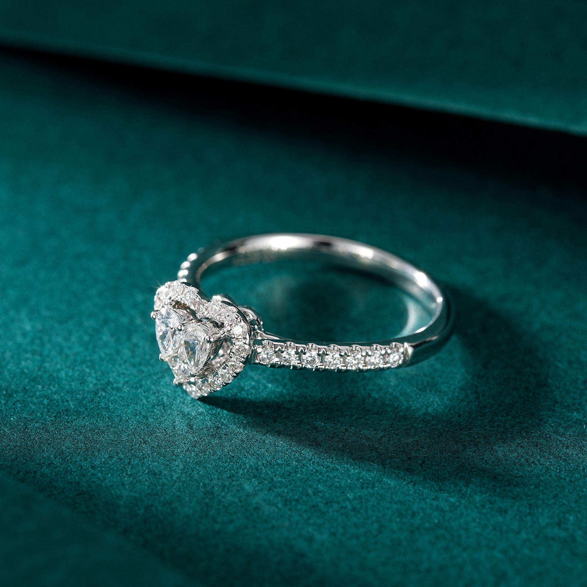 Verlobungsring aus 18 Karat Weißgold mit Doppelherz-Diamant (Made auf Bestellung) für Damen oder Herren im Angebot