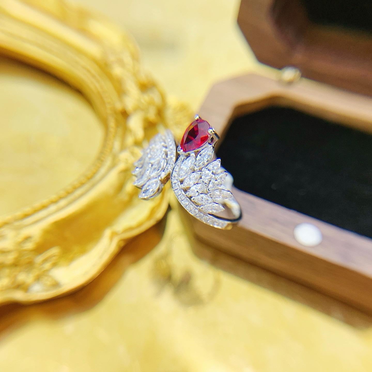 Anillo de Cóctel de Rubí Rojo Vivo Natural y Diamante Marquesa Corte marquesa