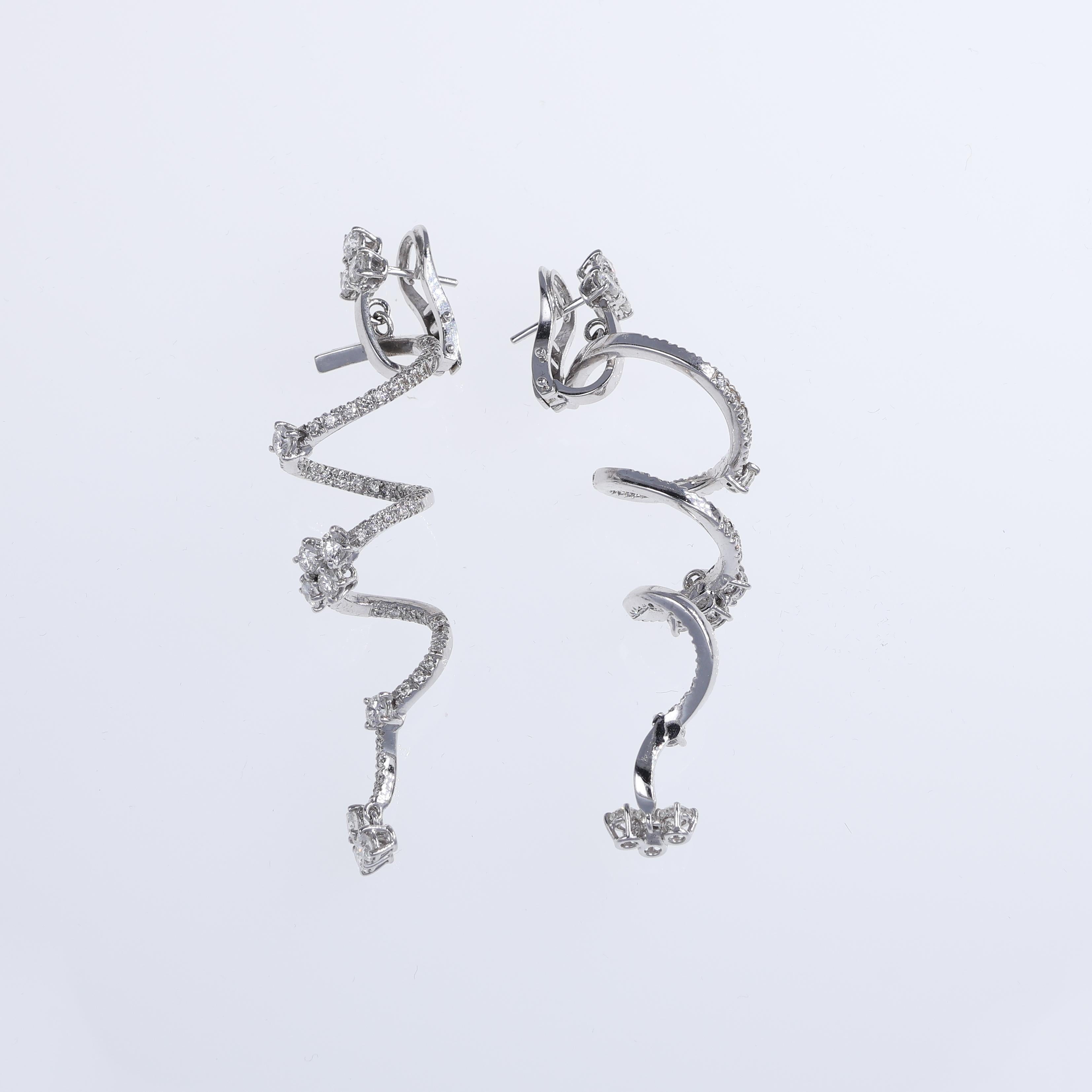 18K White Gold Drop Earrings with 4.3 Carats of White Diamonds In New Condition For Sale In Bergamo, BG