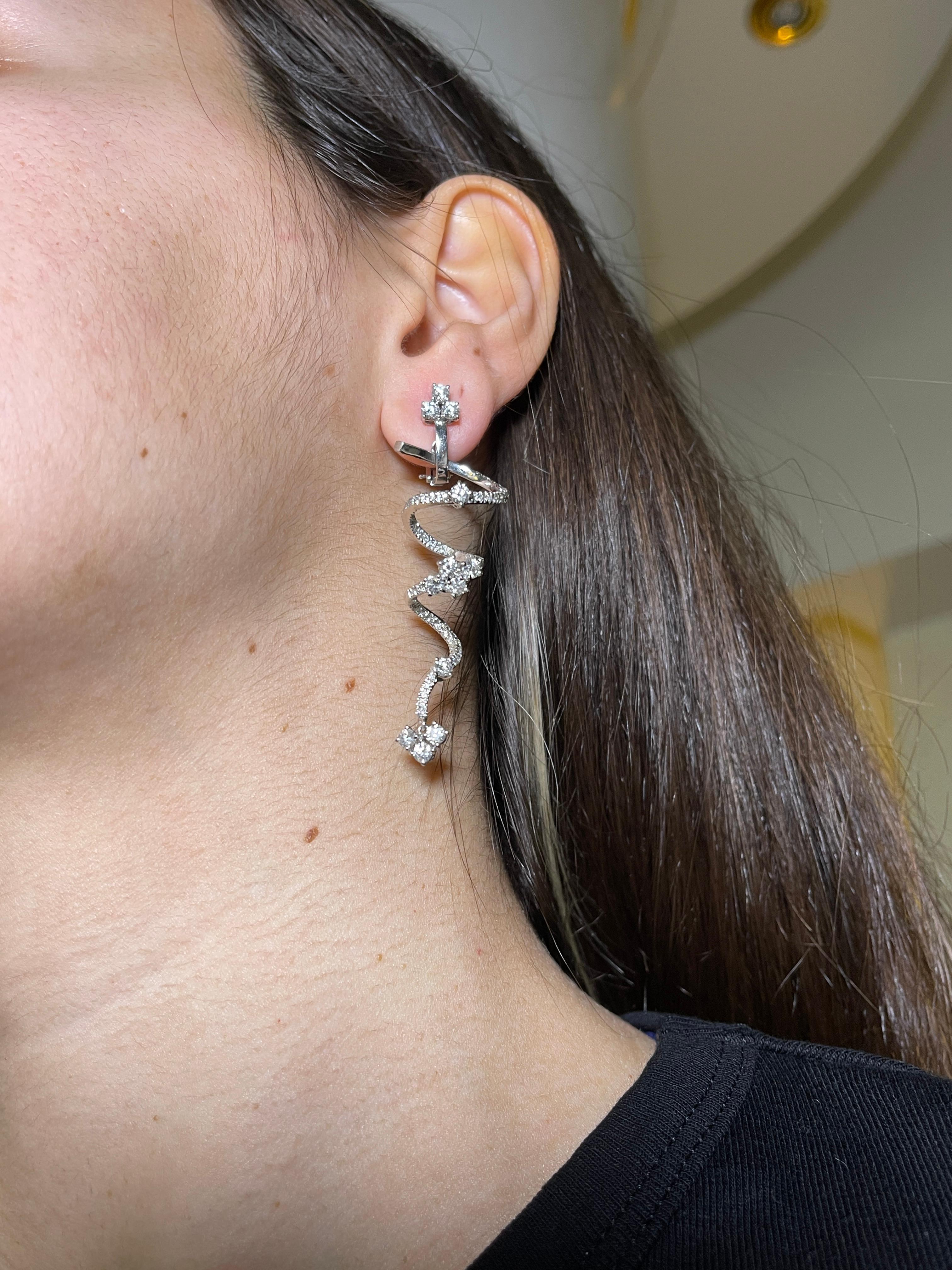 18K White Gold Drop Earrings with 4.3 Carats of White Diamonds For Sale 4