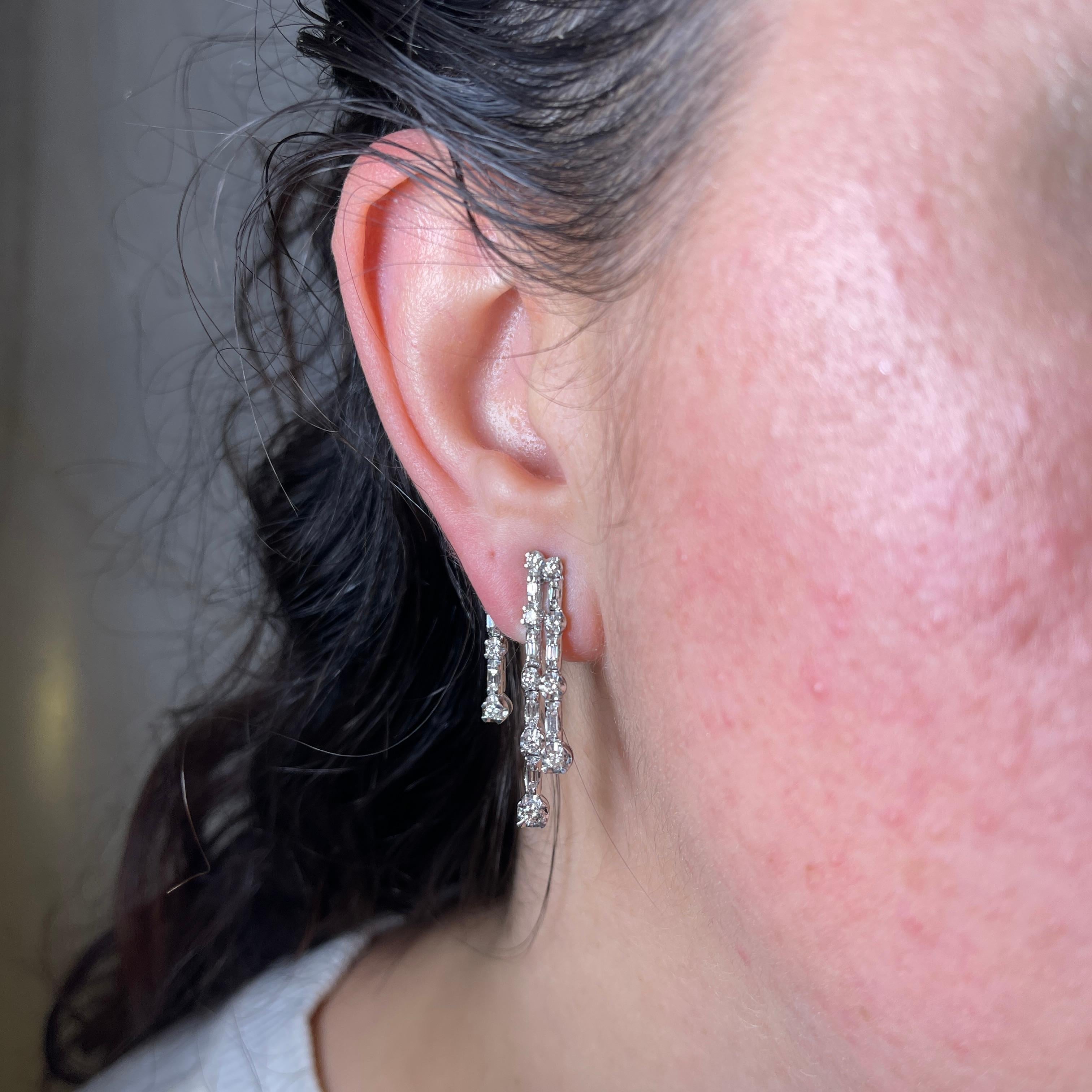 18K White Gold Drop Earrings with Brilliant and Baguette-Cut Diamonds For Sale 1