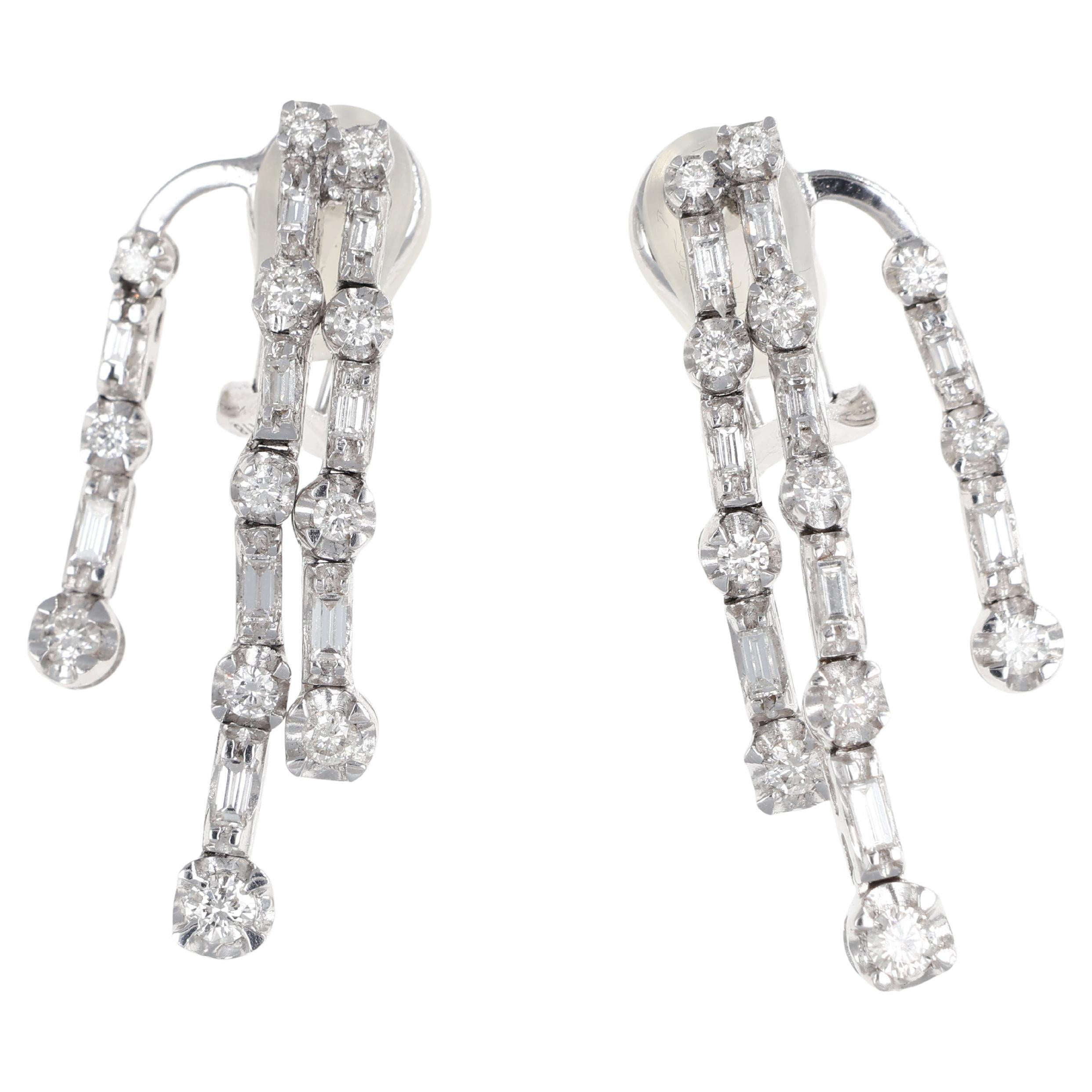 Pendientes de gota de oro blanco de 18 quilates con diamantes talla brillante y baguette