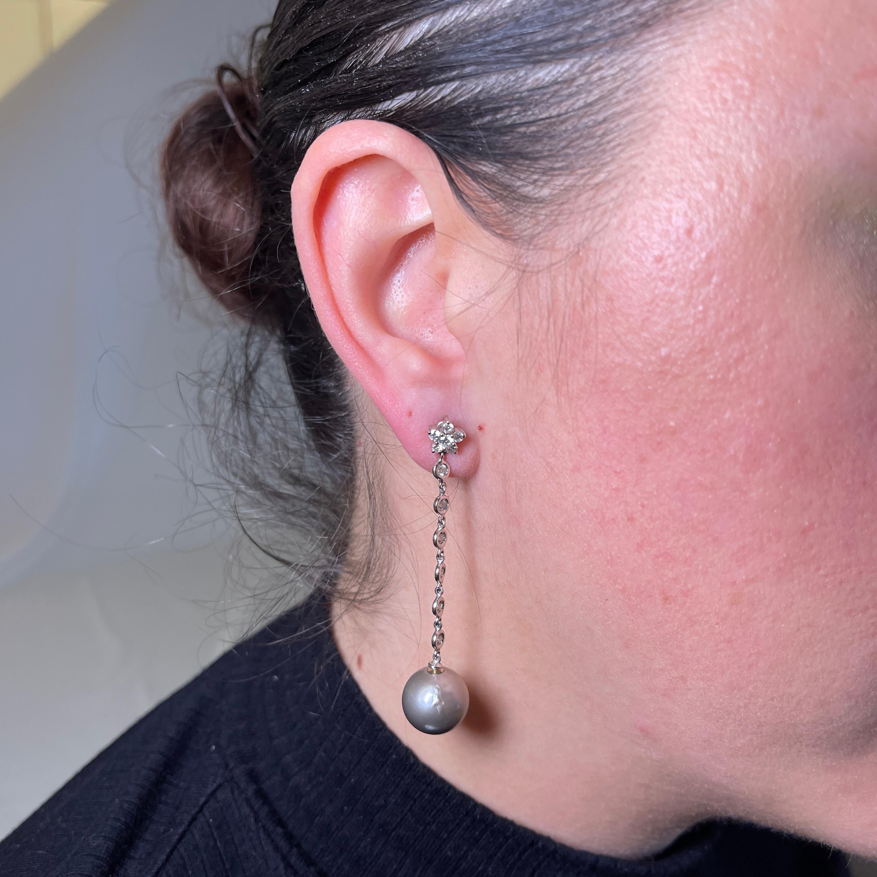 18K White Gold Drop Earrings with Diamonds and Detachable Gray Pearls In New Condition For Sale In Bergamo, BG