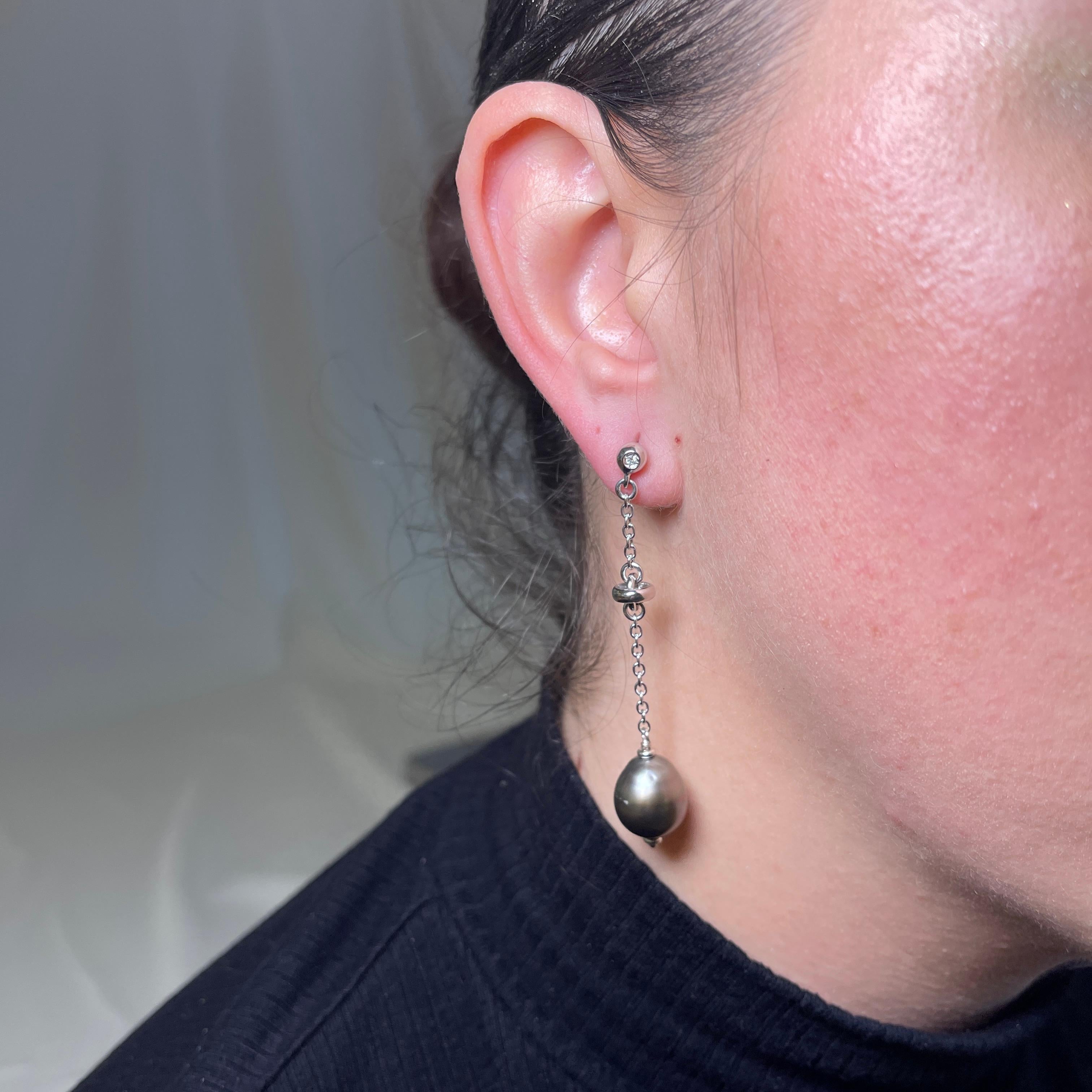 18K White Gold Drop Earrings with Diamonds and Pearls In New Condition For Sale In Bergamo, BG