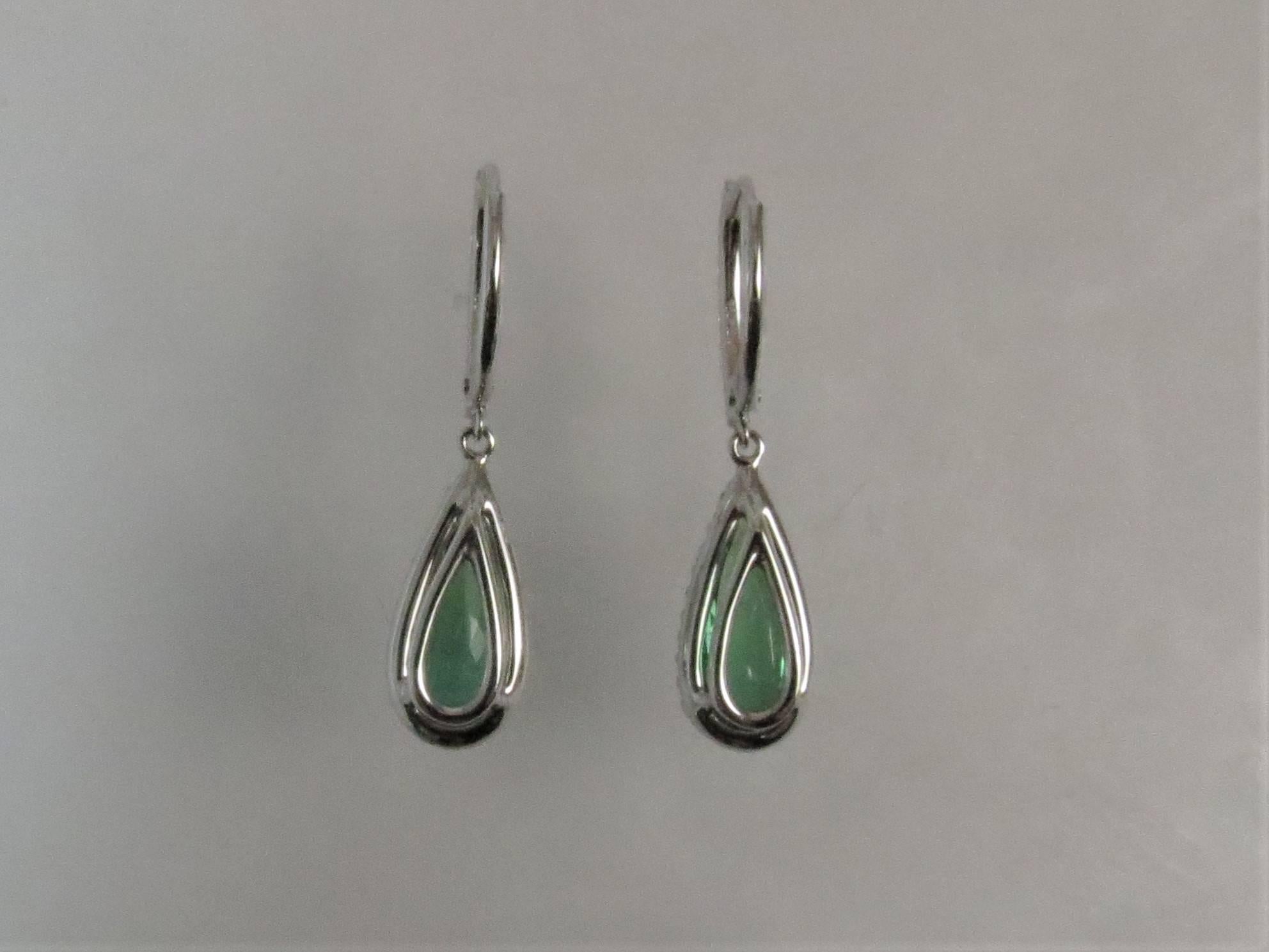 18 Karat White Gold Drop Earrings with Green Tourmalines and Diamonds In Excellent Condition In Chicago, IL
