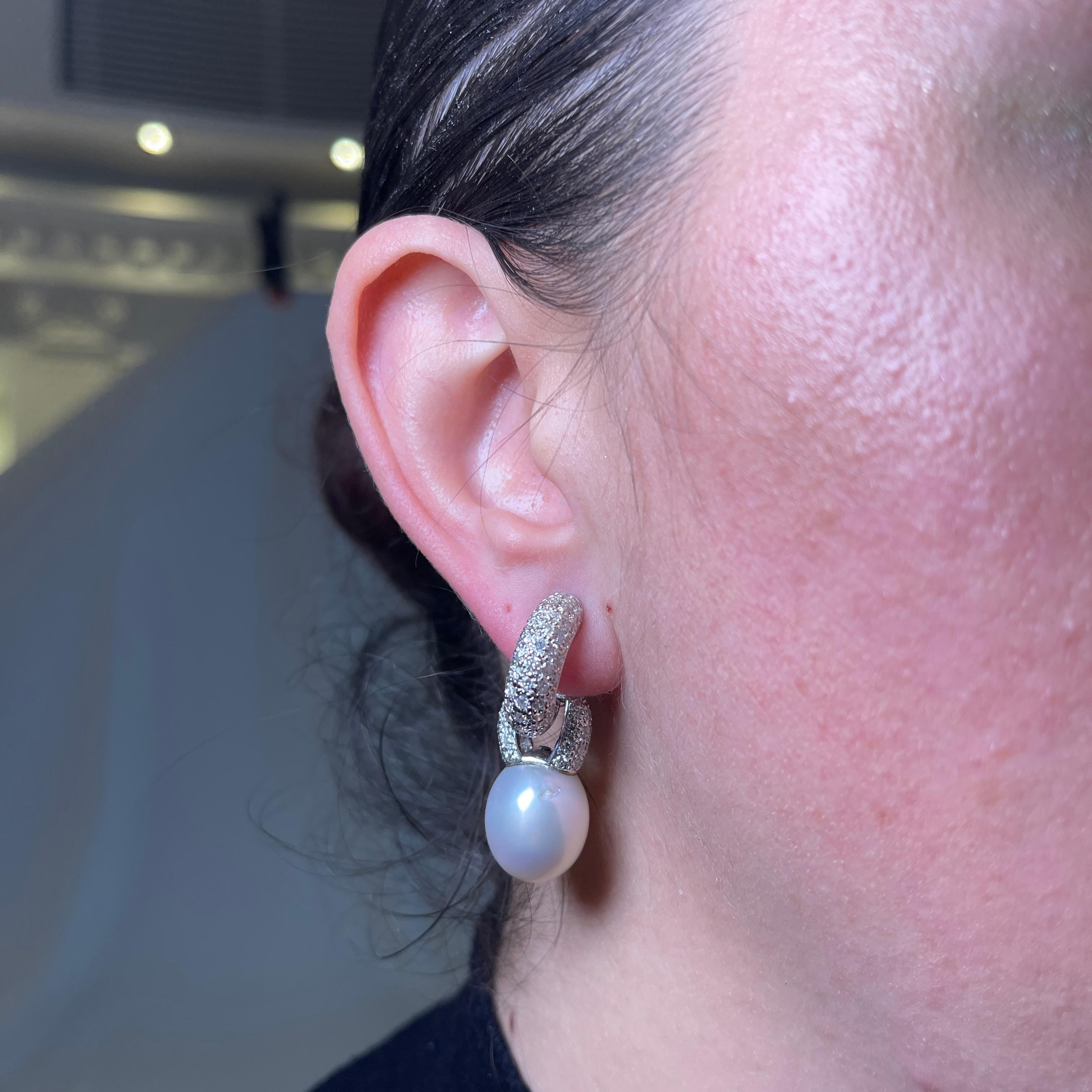 18K White Gold Drop Earrings with Pearls and Diamond Pavé In New Condition For Sale In Bergamo, BG
