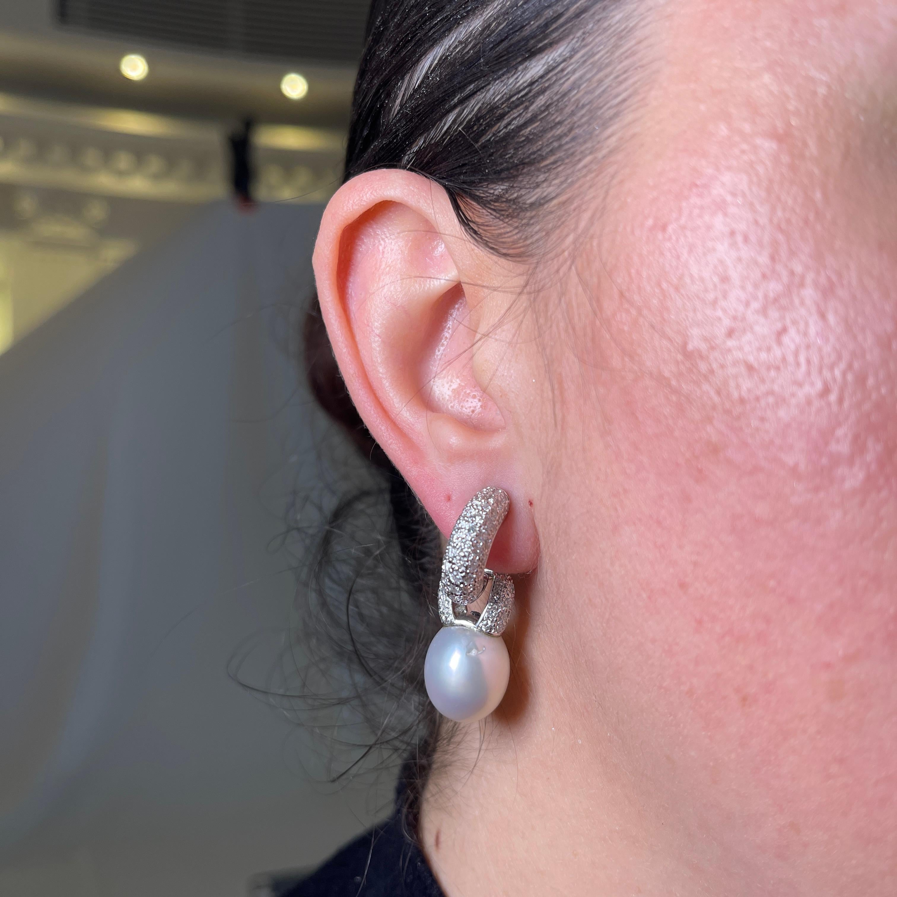 18K White Gold Drop Earrings with Pearls and Diamond Pavé For Sale 1