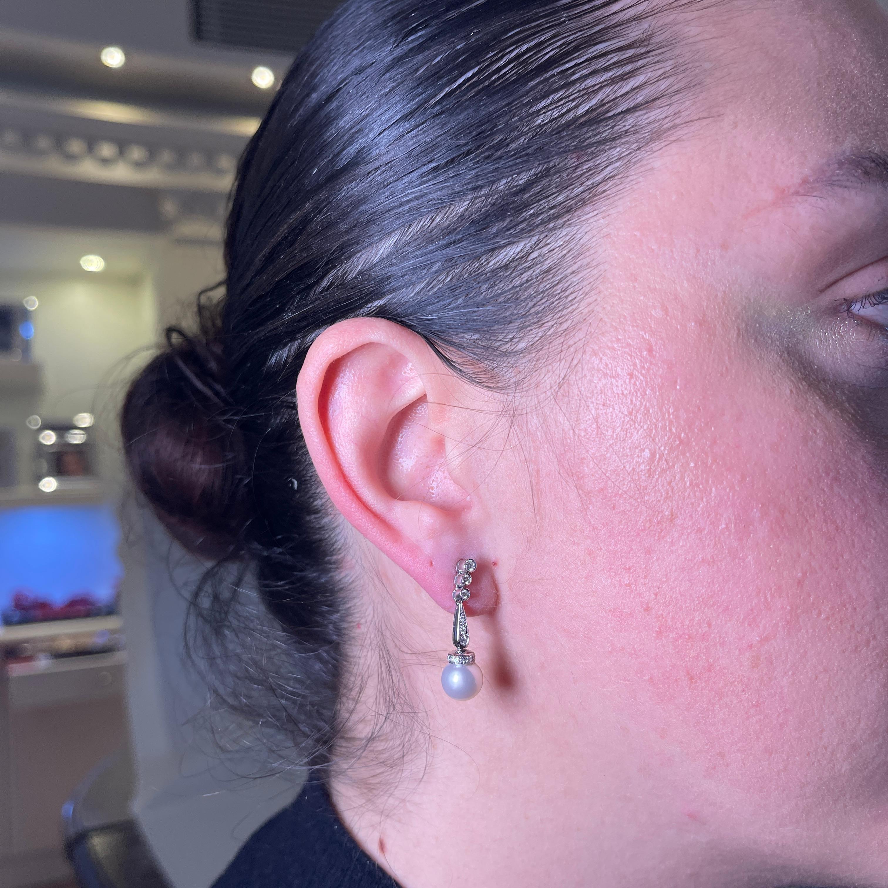 18K White Gold Drop Earrings with Pearls and Diamonds In New Condition For Sale In Bergamo, BG