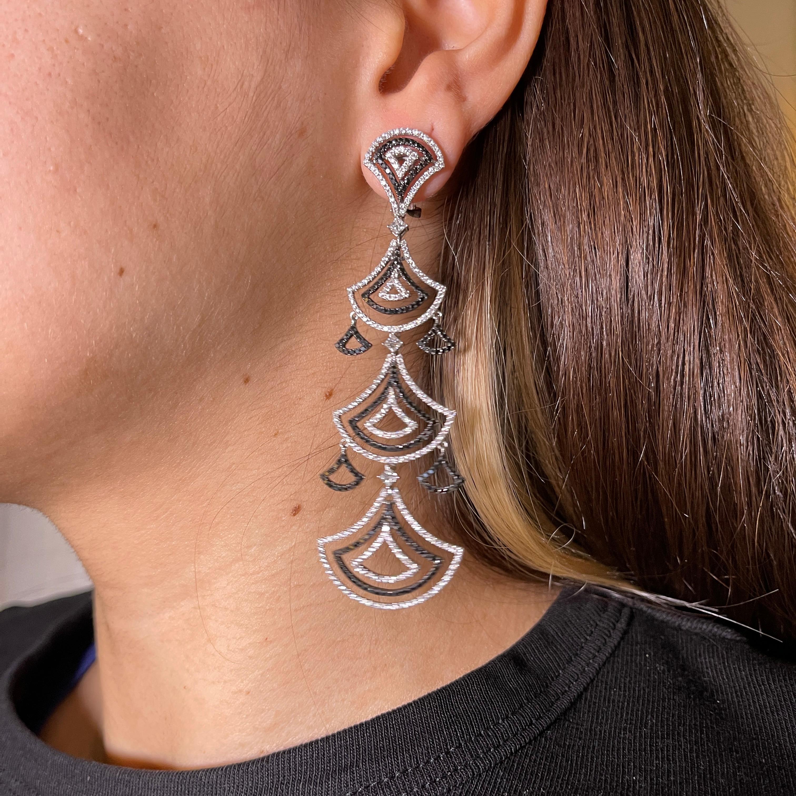 Brilliant Cut 18K White Gold Drop Earrings with White and Black Diamonds For Sale