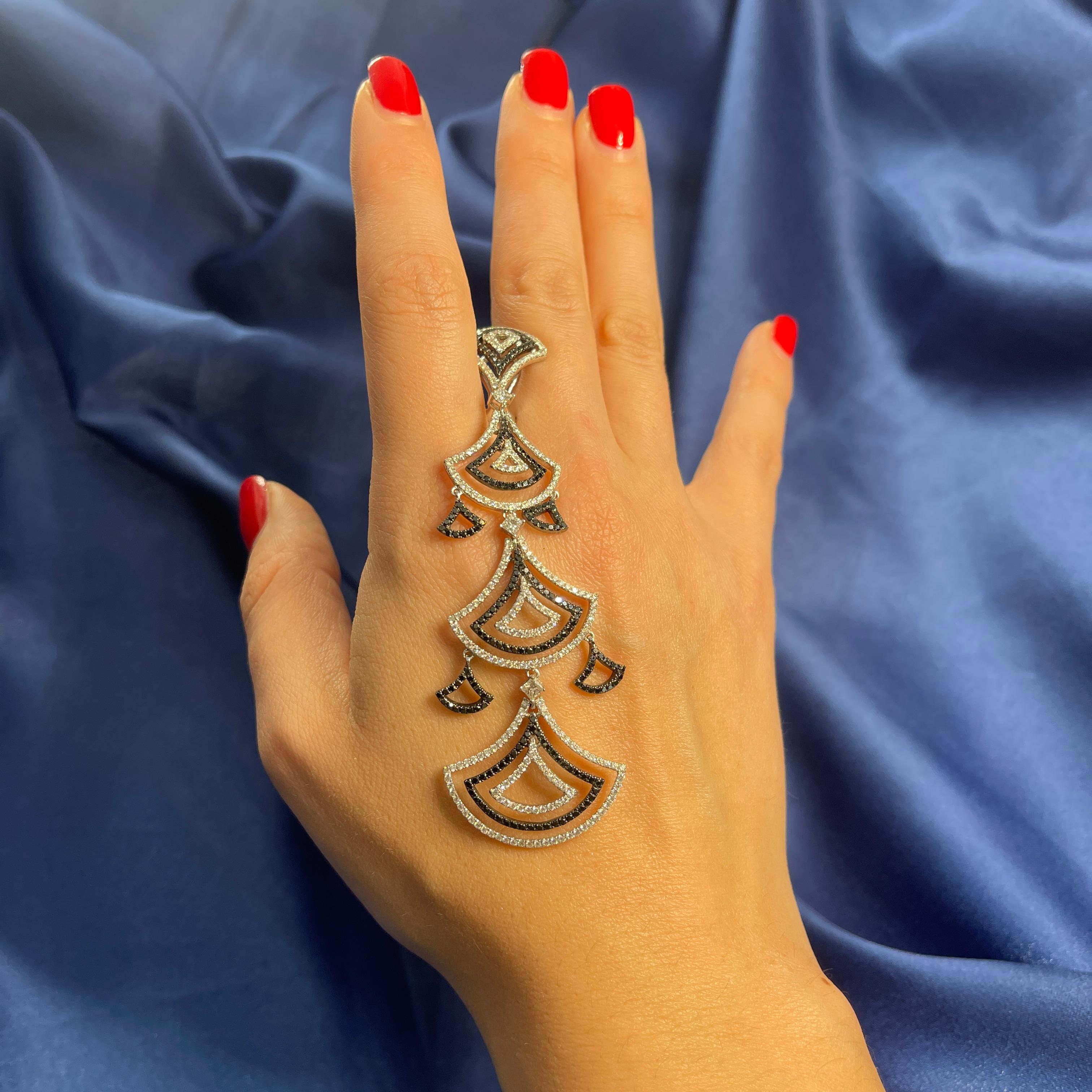 da uomo o donna Orecchini pendenti in oro bianco 18K con diamanti bianchi e neri in vendita