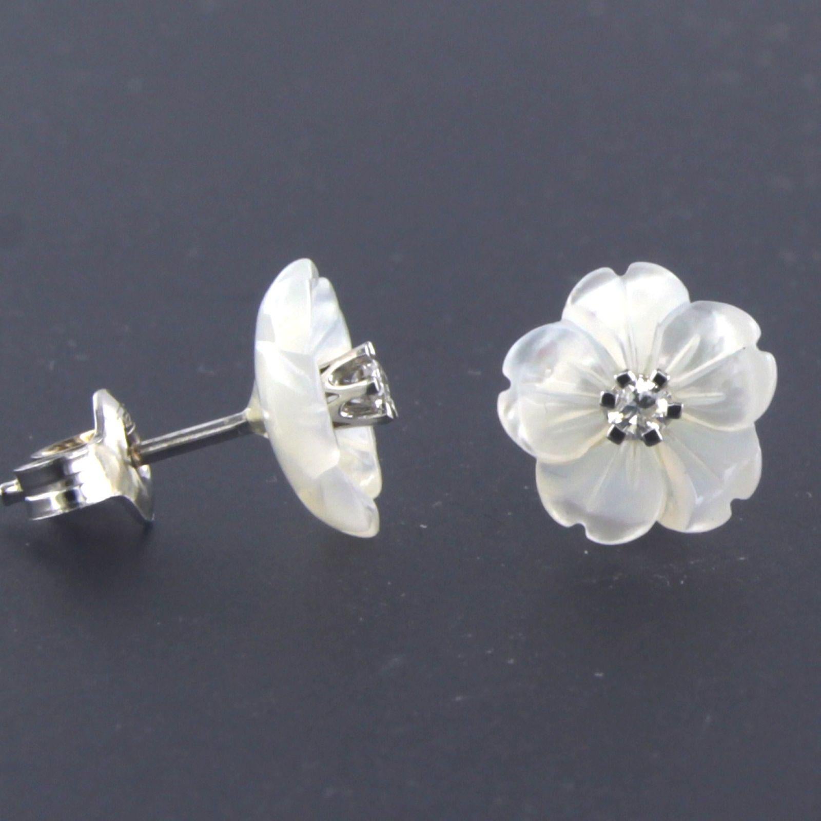 Brilliant Cut 18k white gold ear studs with flower shaped white agate and diamond For Sale